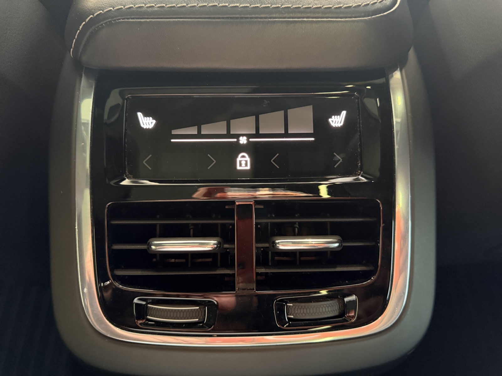 VOLVO XC60 T6 AWD R-Design Geartronic-image-19
