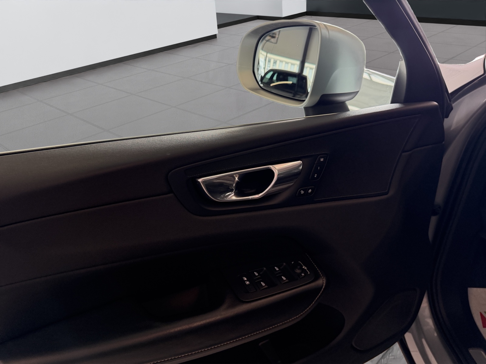 VOLVO XC60 T6 AWD R-Design Geartronic-image-16
