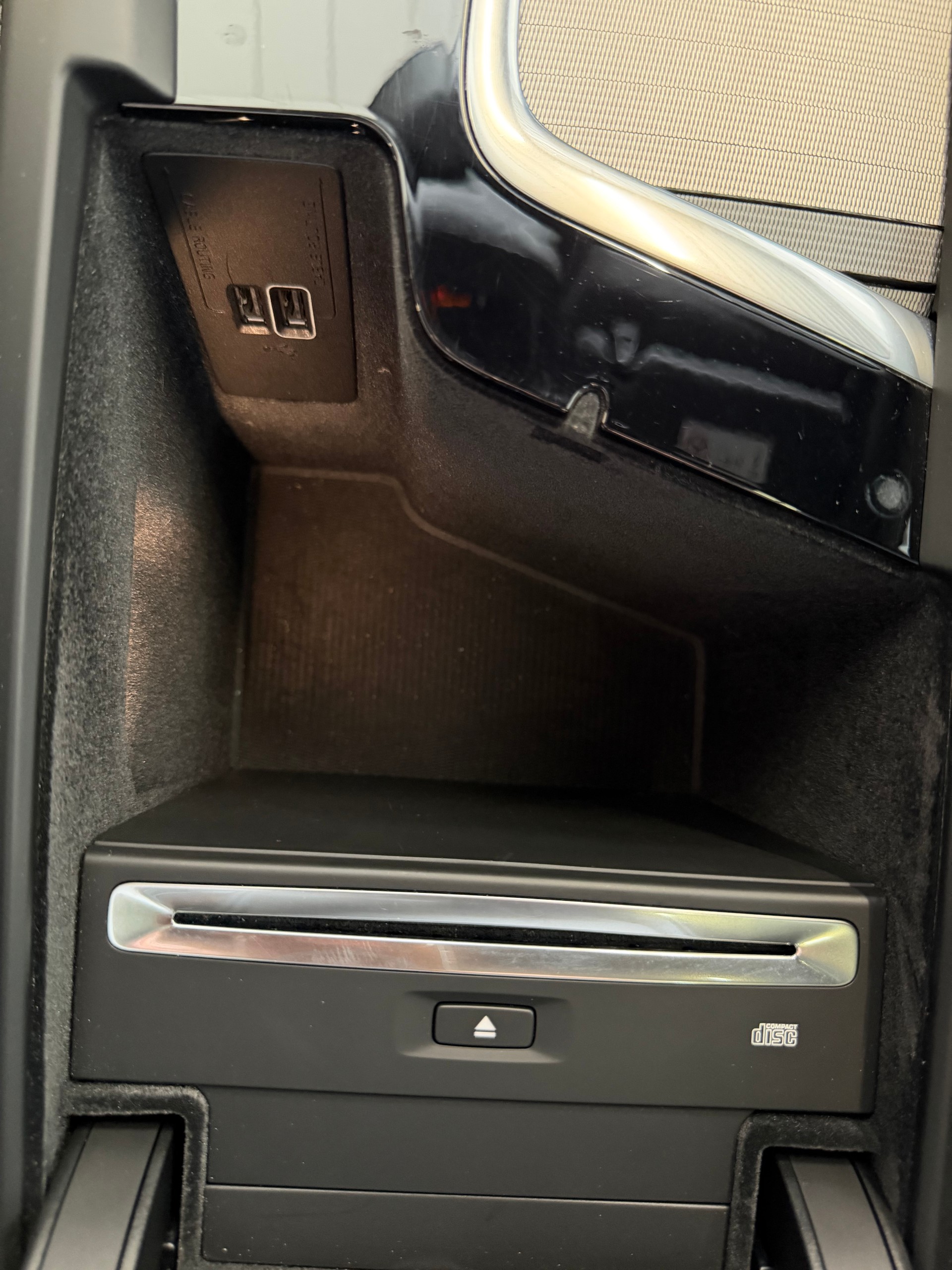 VOLVO XC60 T6 AWD R-Design Geartronic-image-31