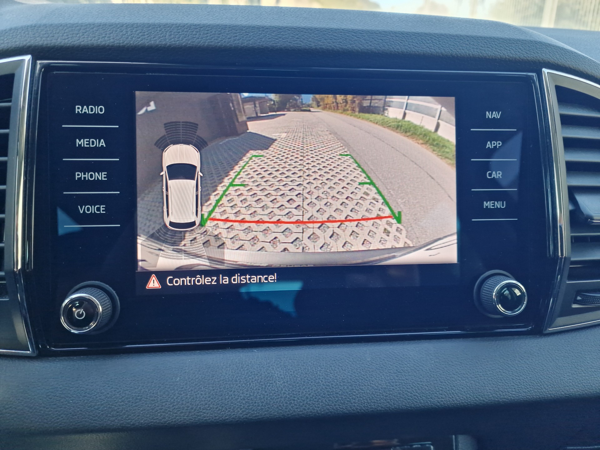 SKODA Karoq 1.5 TSI ACT Ambition DSG-image-9
