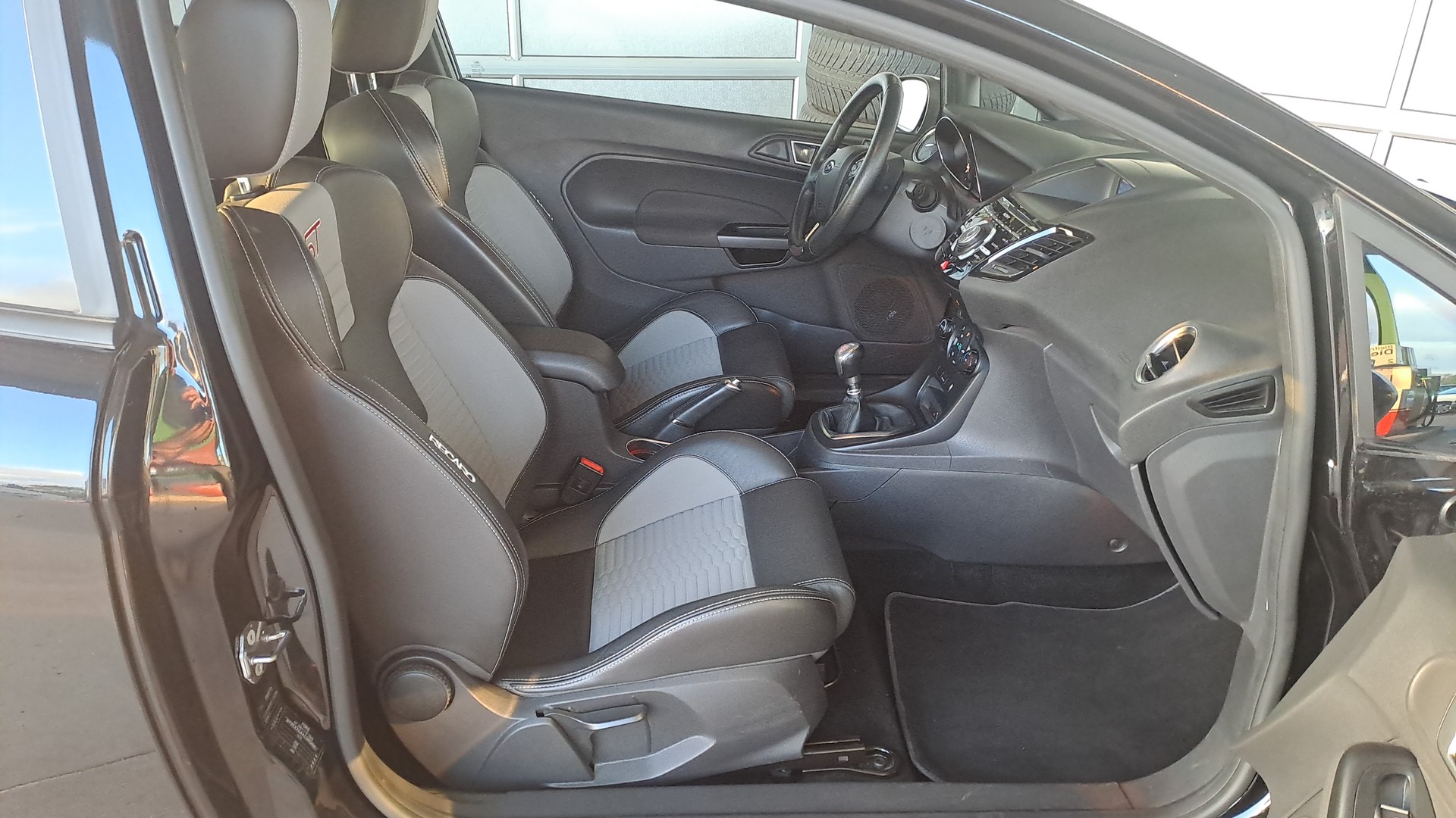 FORD Fiesta 1.6 SCTi ST-image-12