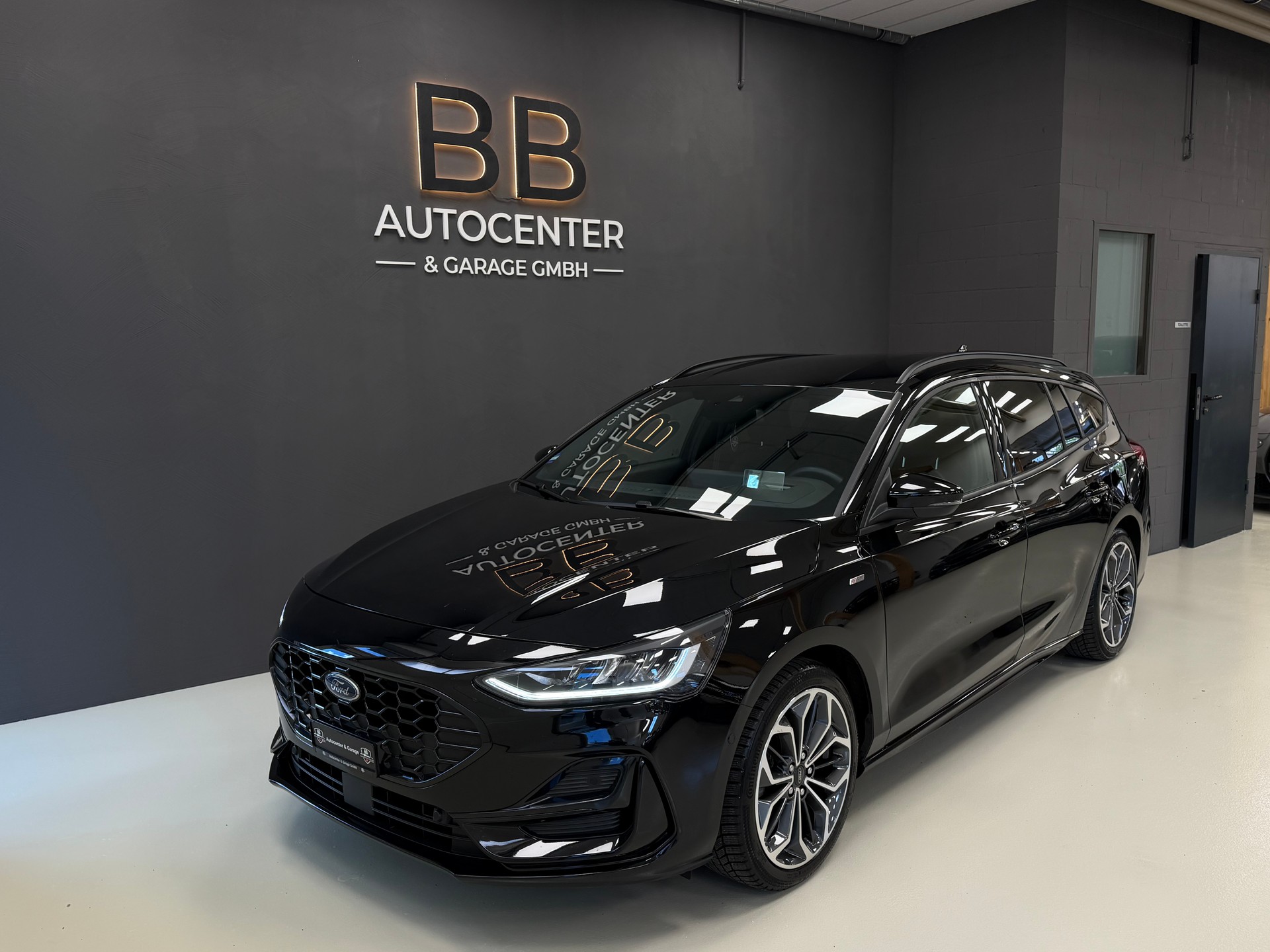 FORD Focus 1.0 MHEV ST-Line X Automat-image-0