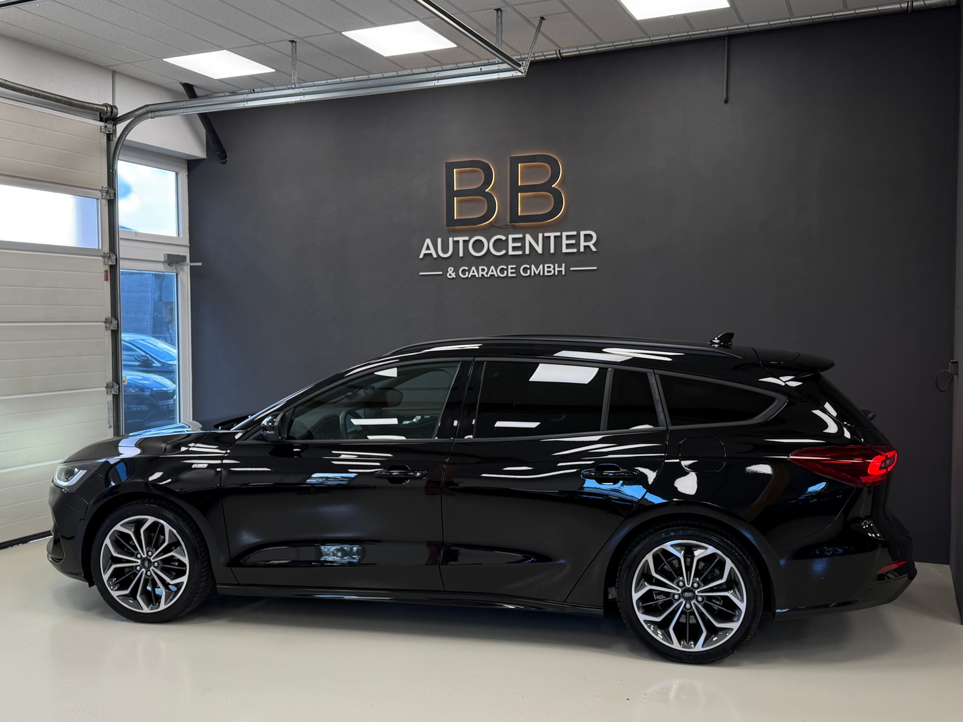 FORD Focus 1.0 MHEV ST-Line X Automat-image-3