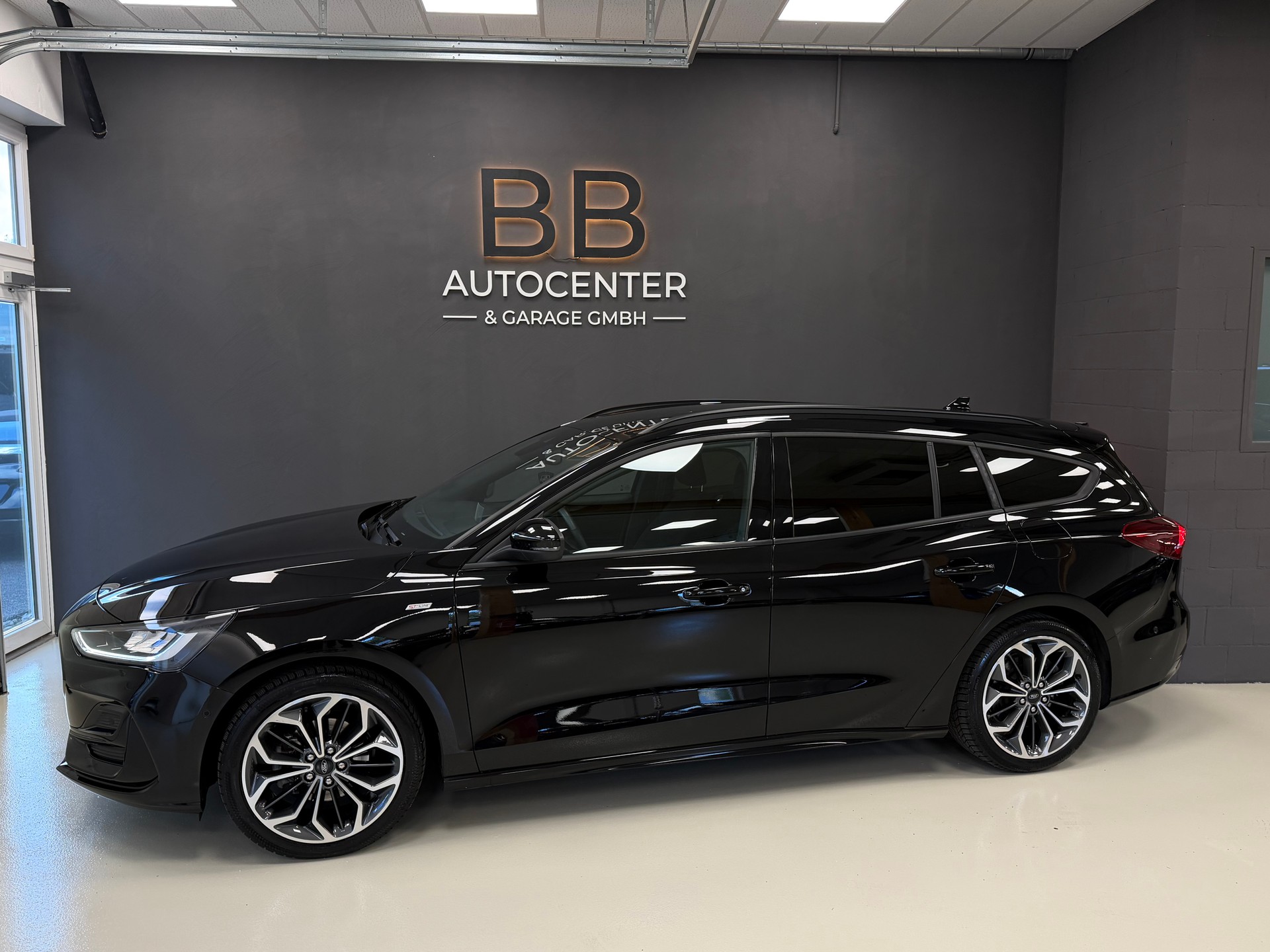 FORD Focus 1.0 MHEV ST-Line X Automat-image-2
