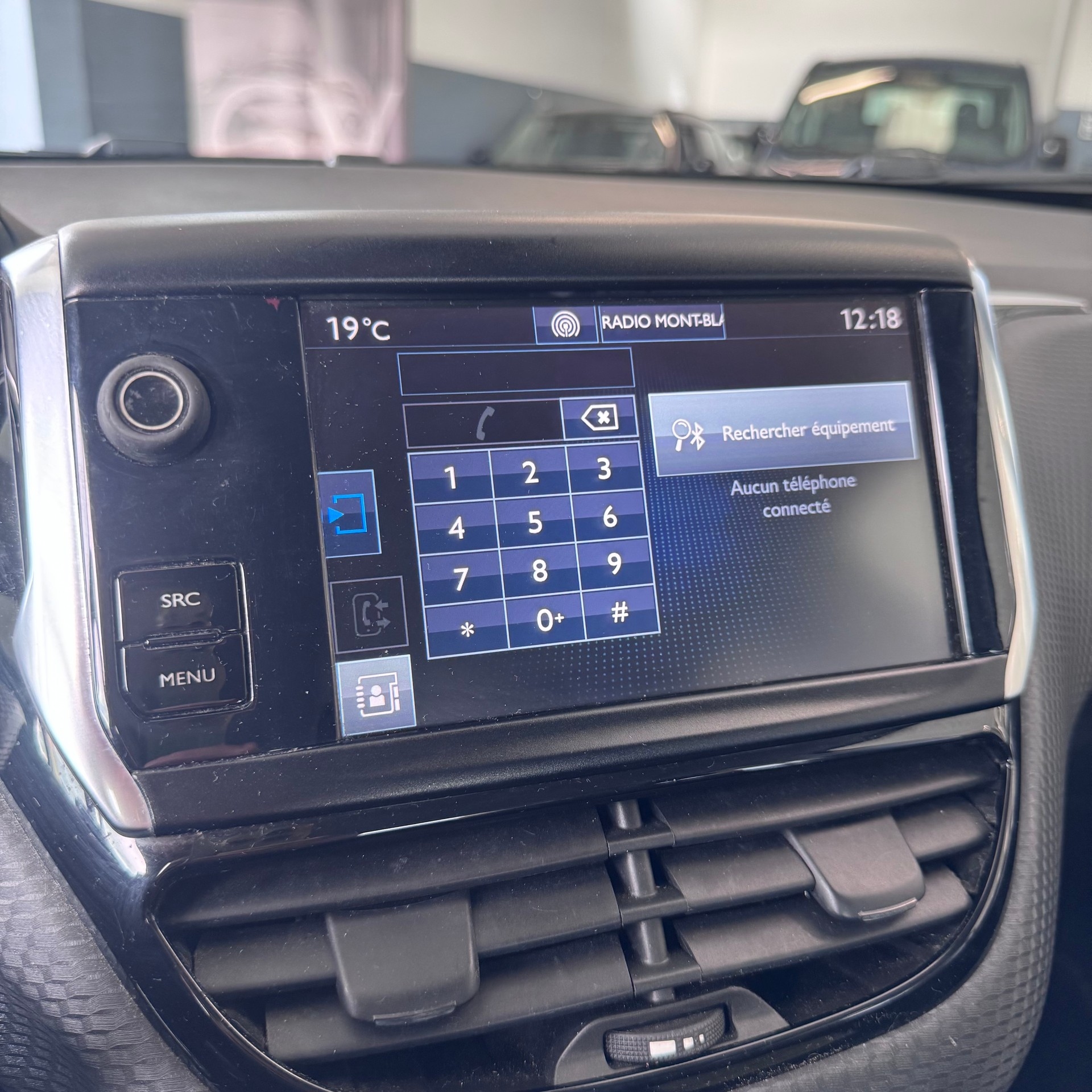 PEUGEOT 2008 1.2 PureTech Style EAT6-image-10