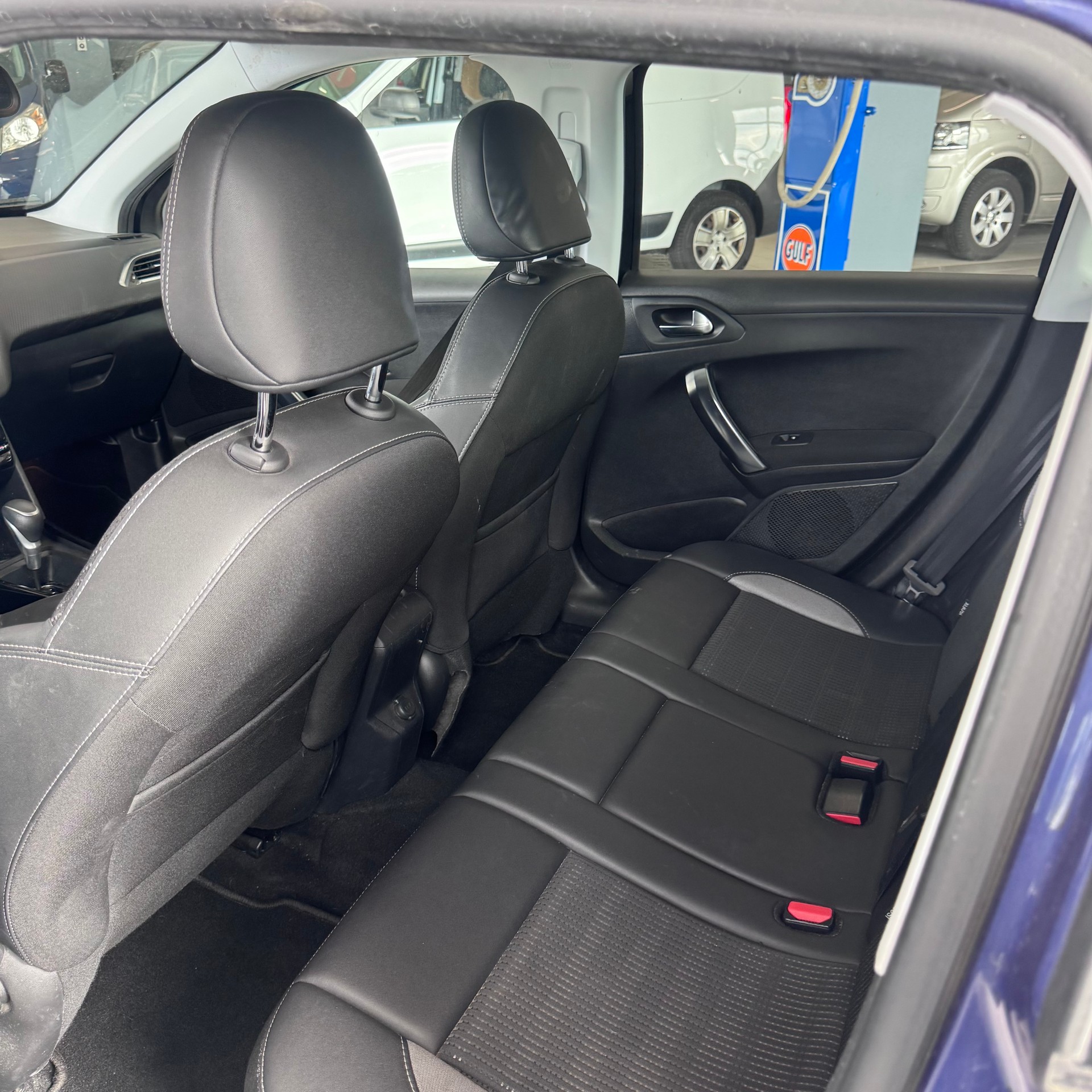 PEUGEOT 2008 1.2 PureTech Style EAT6-image-8