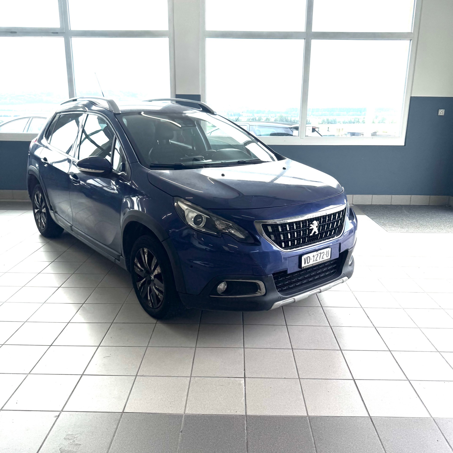 PEUGEOT 2008 1.2 PureTech Style EAT6-image-6