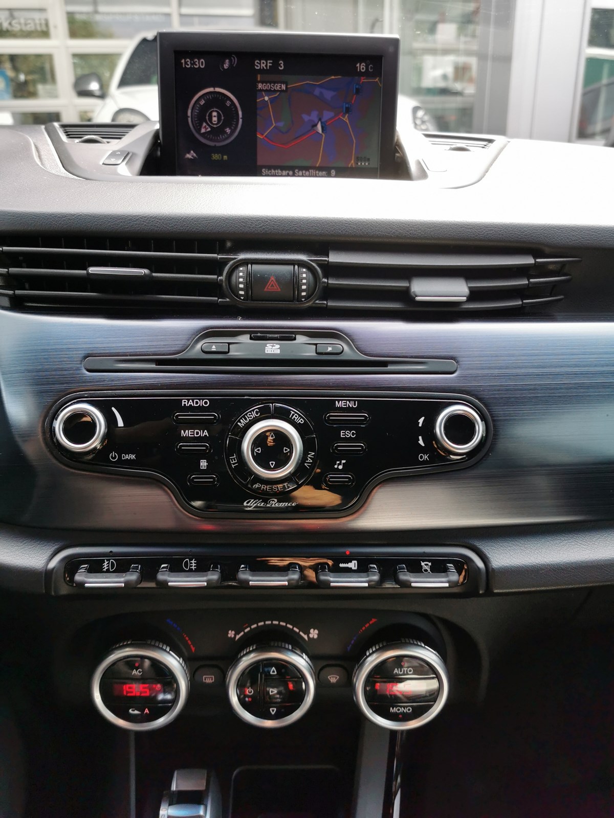 ALFA ROMEO Giulietta 1750 TBi Quadrifoglio Verde-image-9
