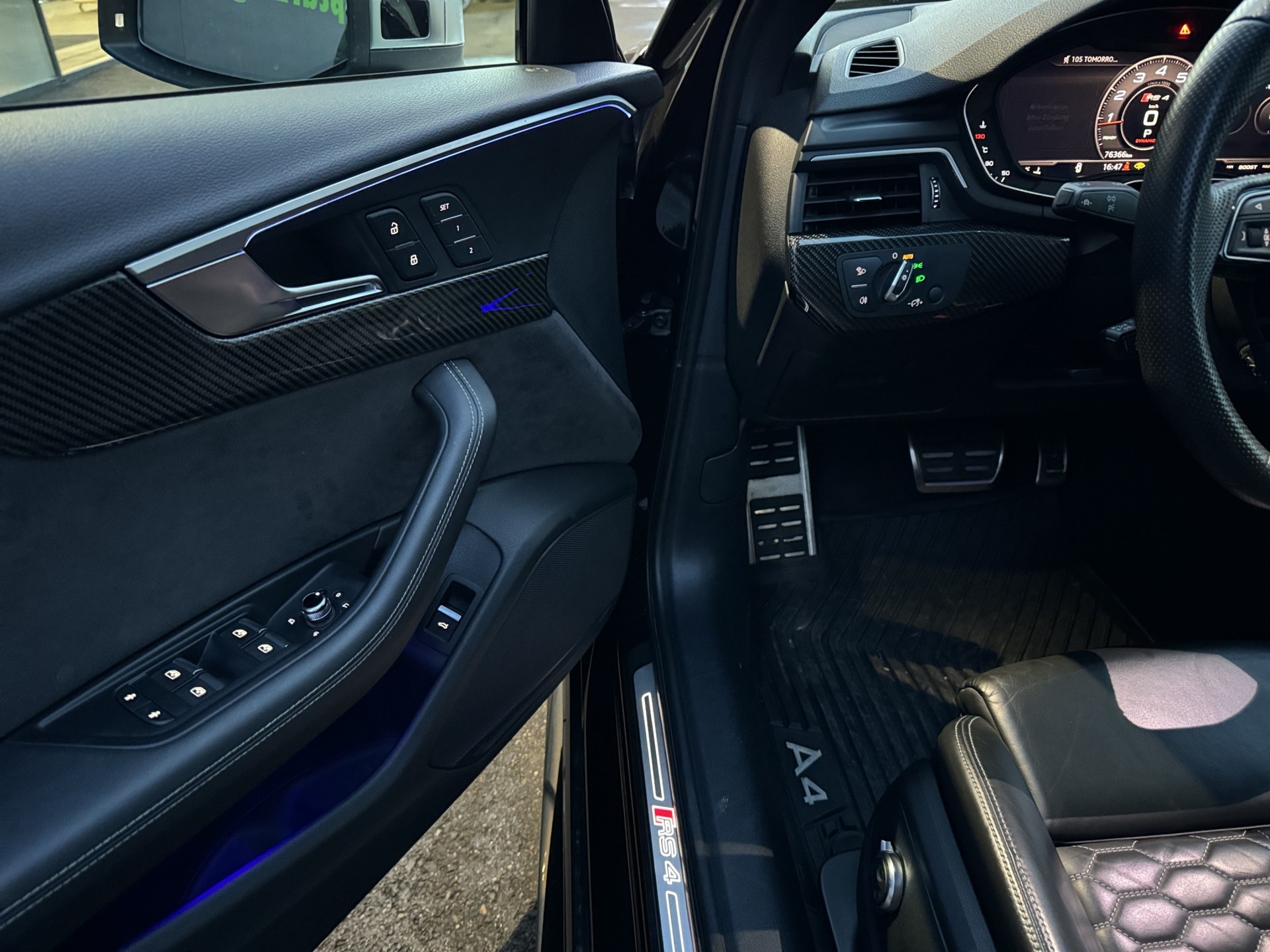 AUDI RS4 Avant 2.9 TFSI quattro tiptronic-image-14