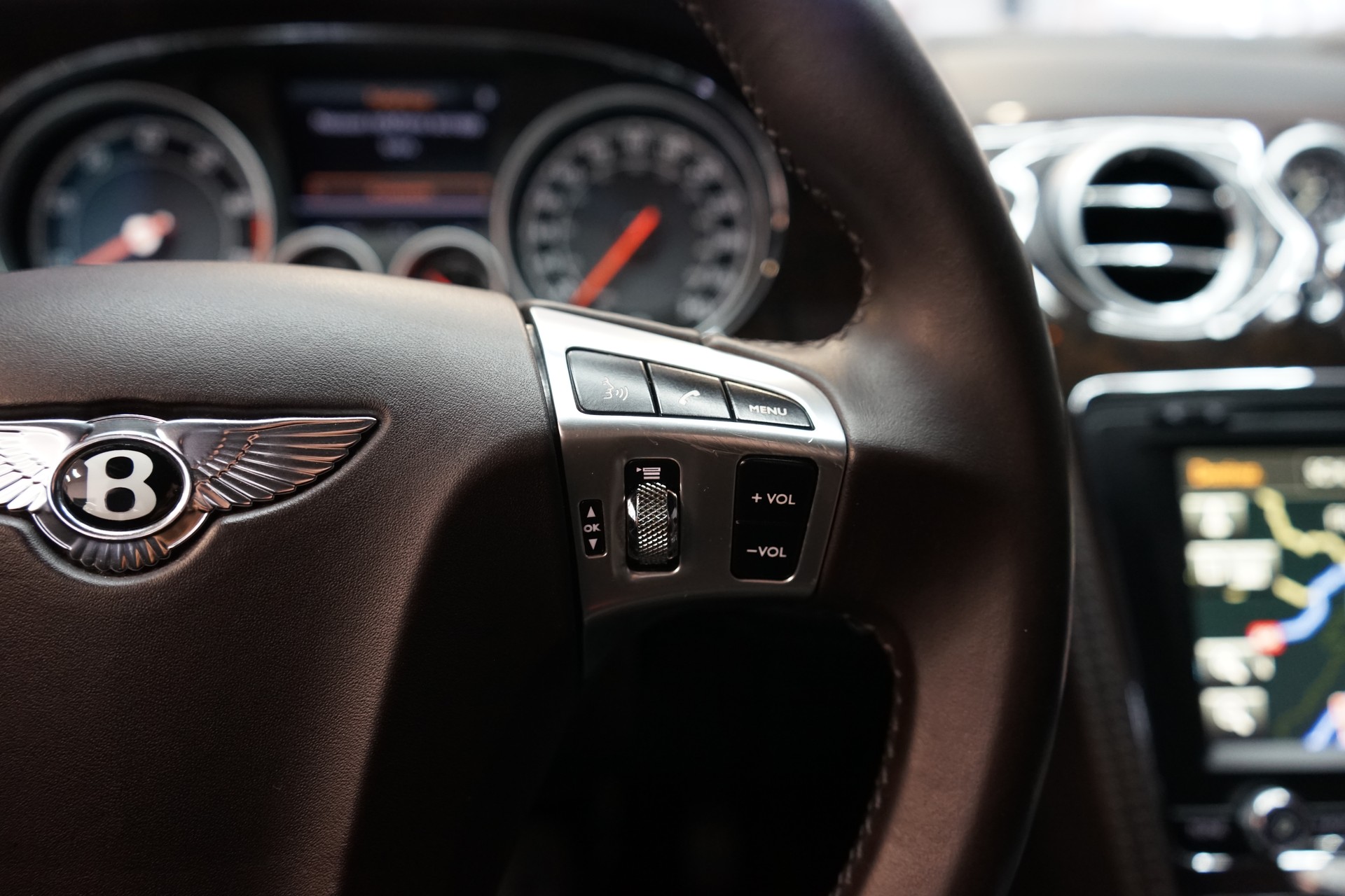 BENTLEY Continental GT 4.0 V8-image-11