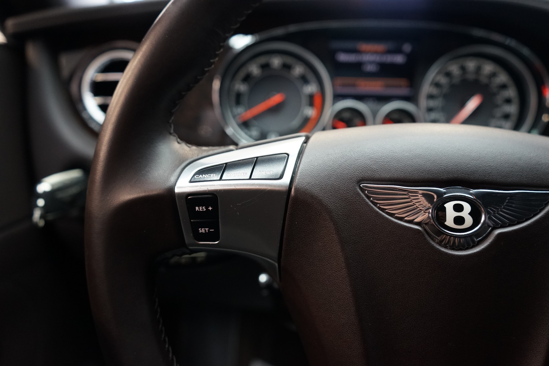 BENTLEY Continental GT 4.0 V8-image-10