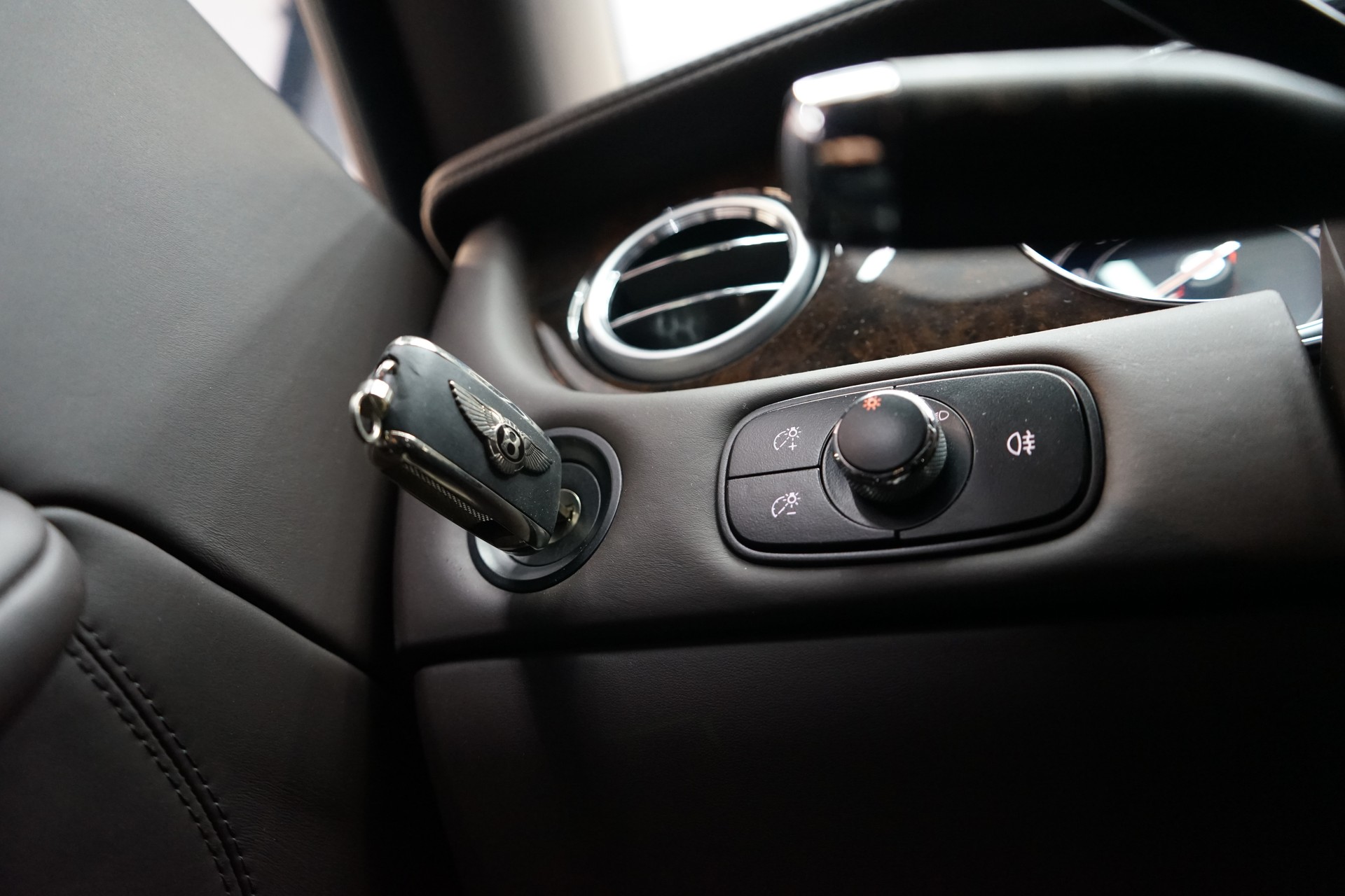 BENTLEY Continental GT 4.0 V8-image-18