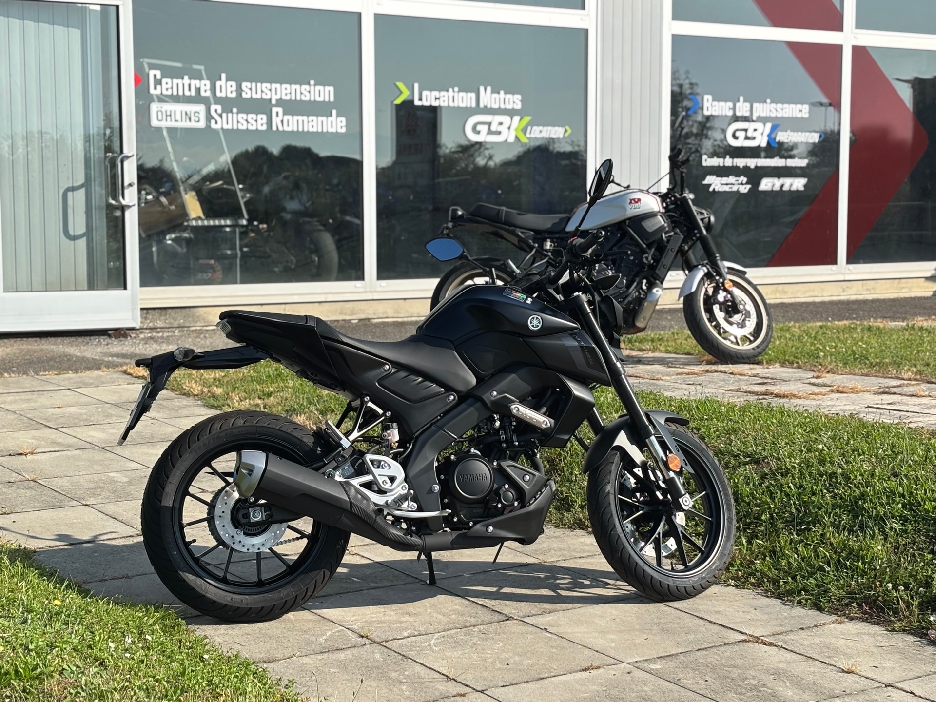 YAMAHA MT-125-showroom-element-1
