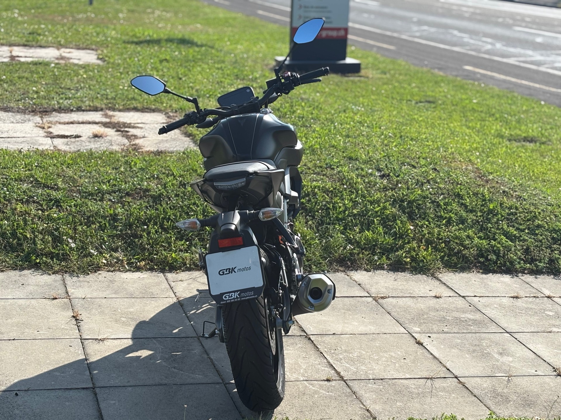 YAMAHA MT-125-showroom-element-3