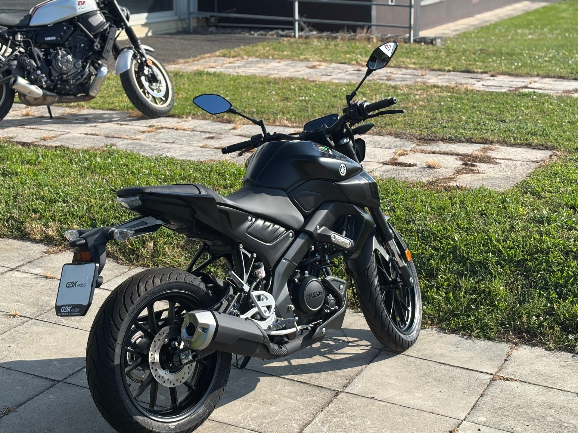 YAMAHA MT-125-showroom-element-2