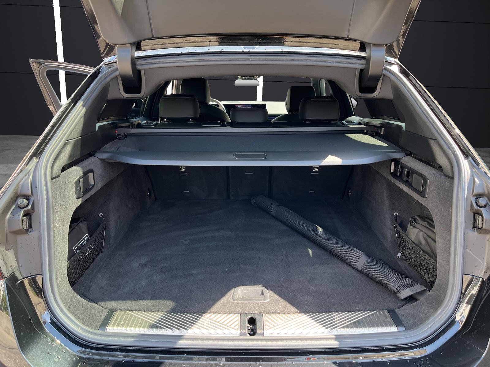BMW 520d xDrive Touring-image-12
