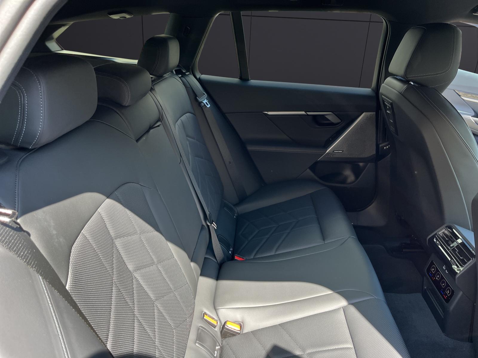 BMW 520d xDrive Touring-image-13