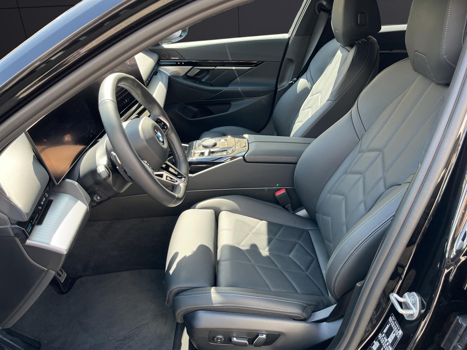 BMW 520d xDrive Touring-image-11