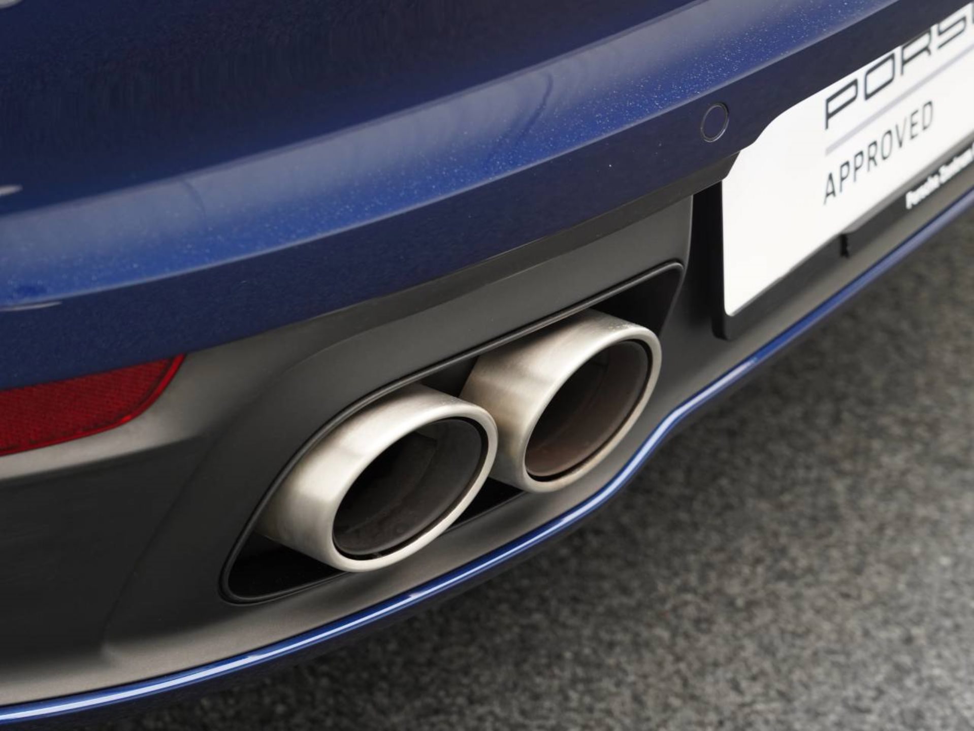 PORSCHE 911 Carrera S Cabriolet-image-19