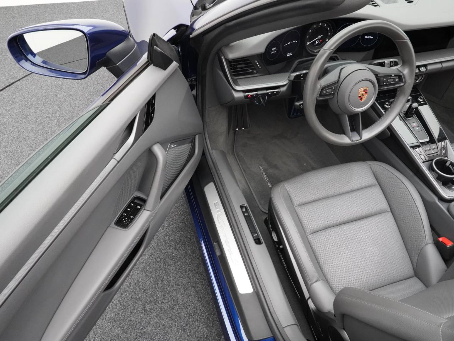 PORSCHE 911 Carrera S Cabriolet-image-3