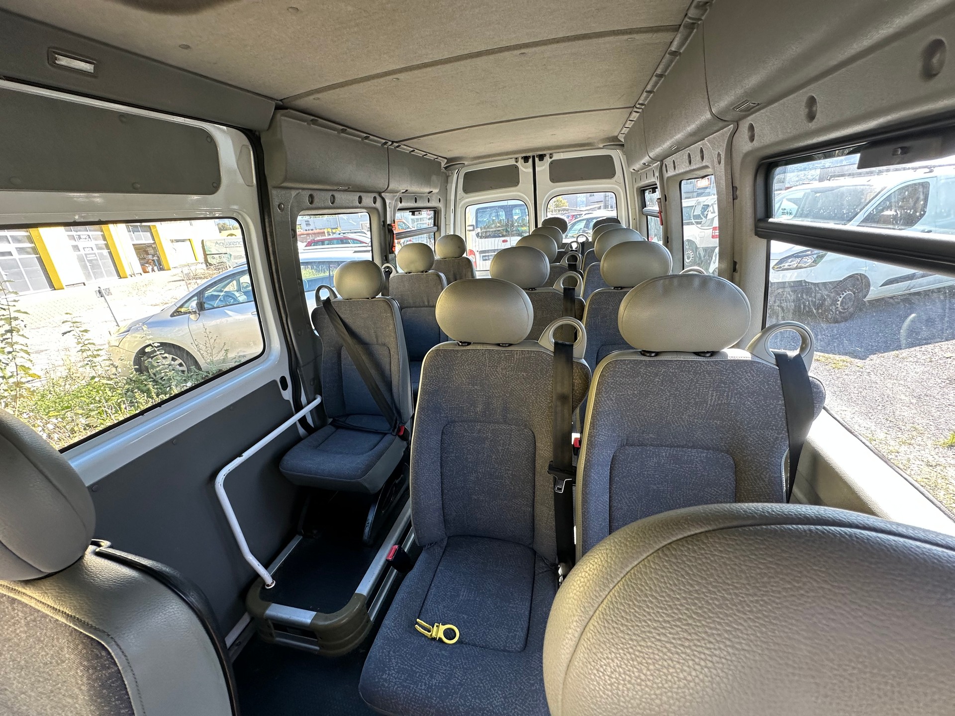 NISSAN INTERSTAR-image-10