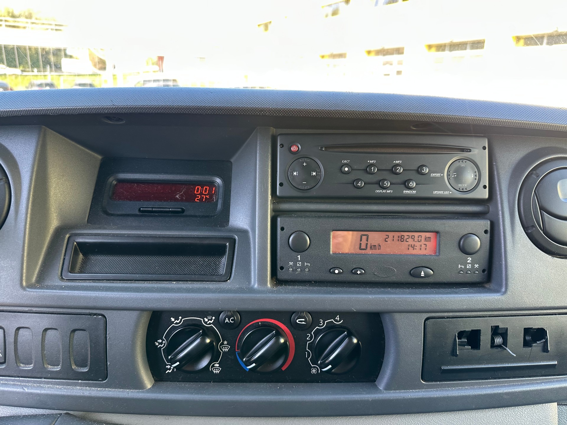 NISSAN INTERSTAR-image-11