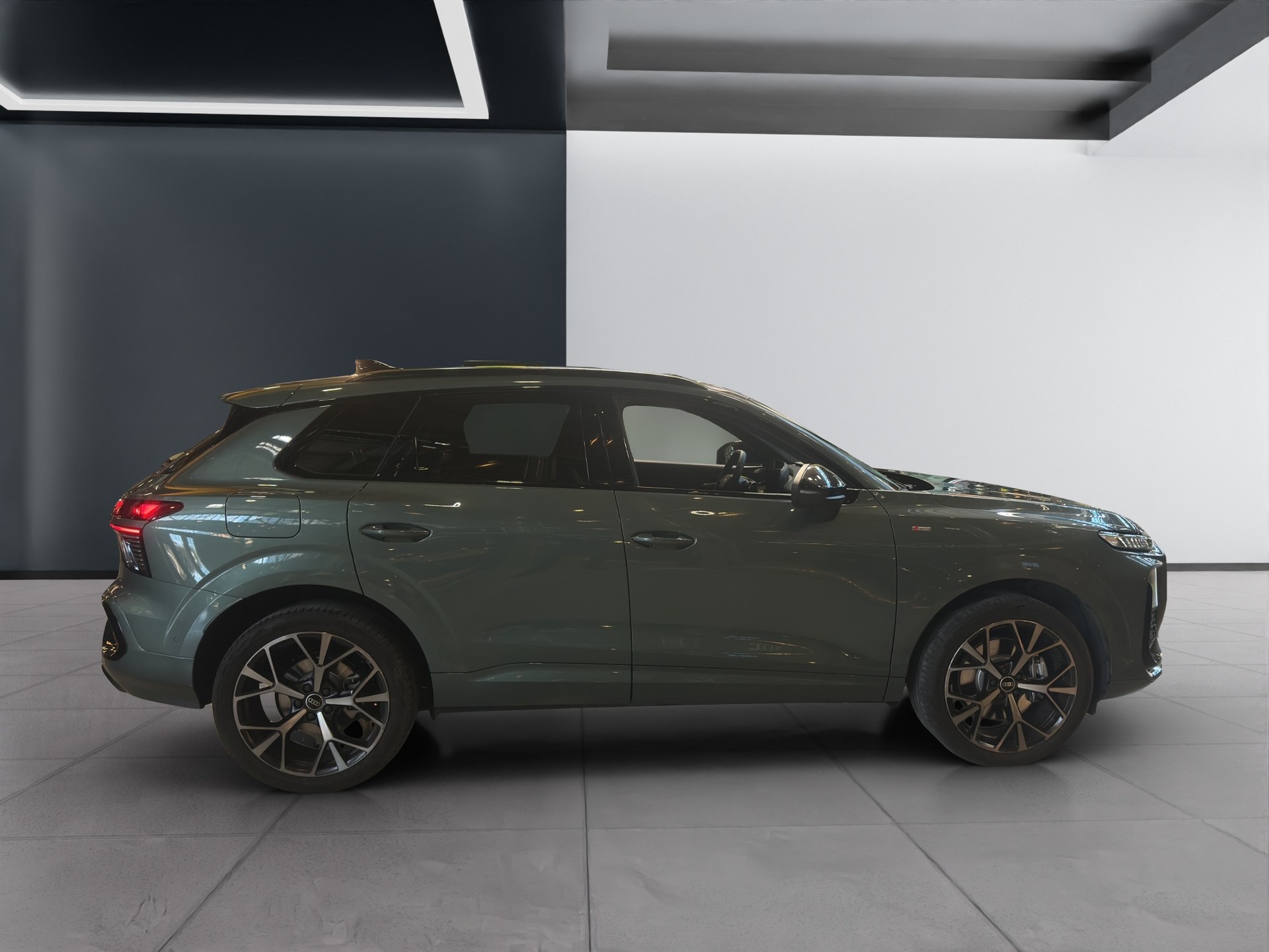 AUDI Q3 MY25/S-Line/Pano/MMI Pro/OLED/20" Zoll-image-5