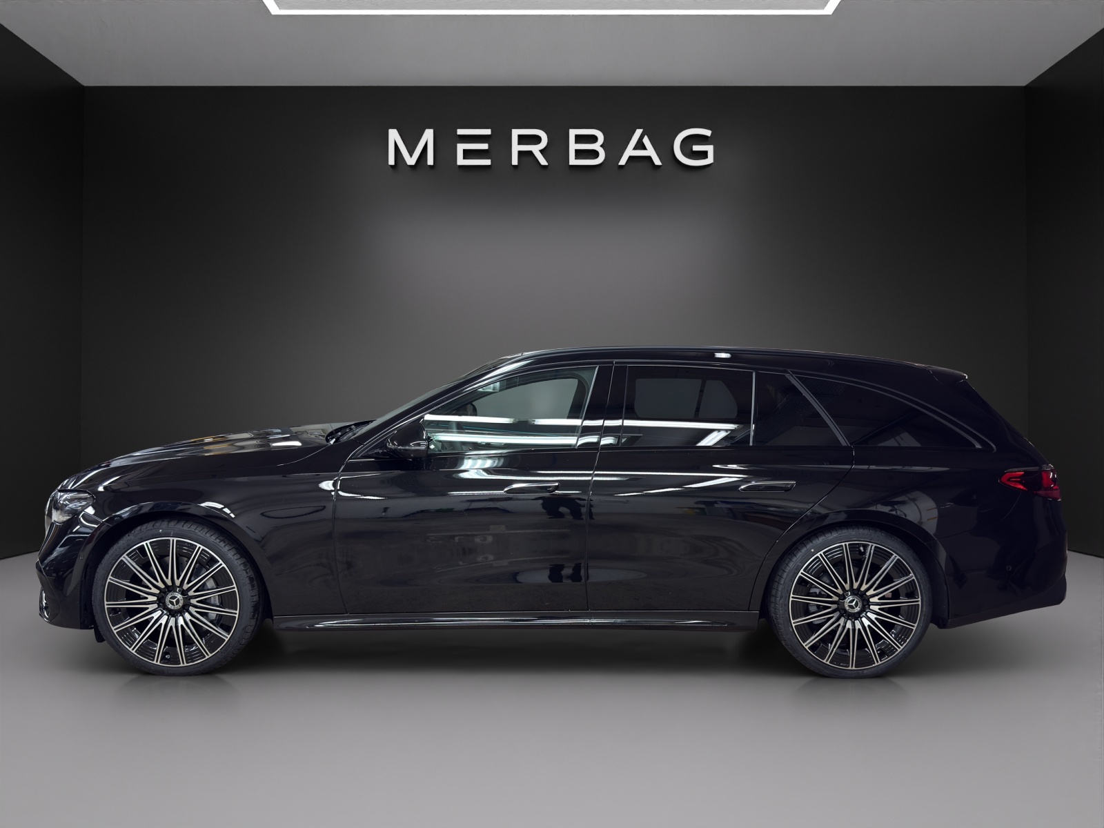 MERCEDES-BENZ E 220 d T 4Matic 9G-Tronic-image-1