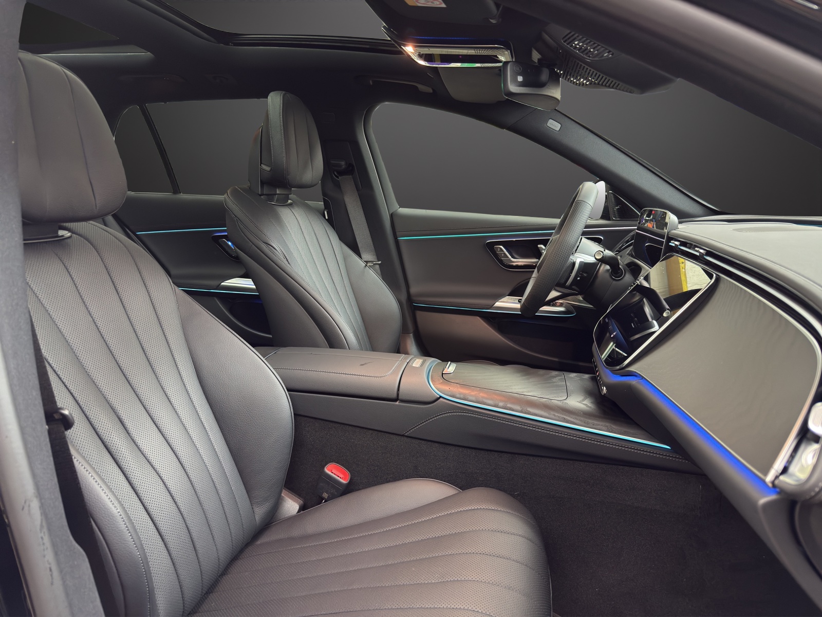 MERCEDES-BENZ E 220 d T 4Matic 9G-Tronic-image-11