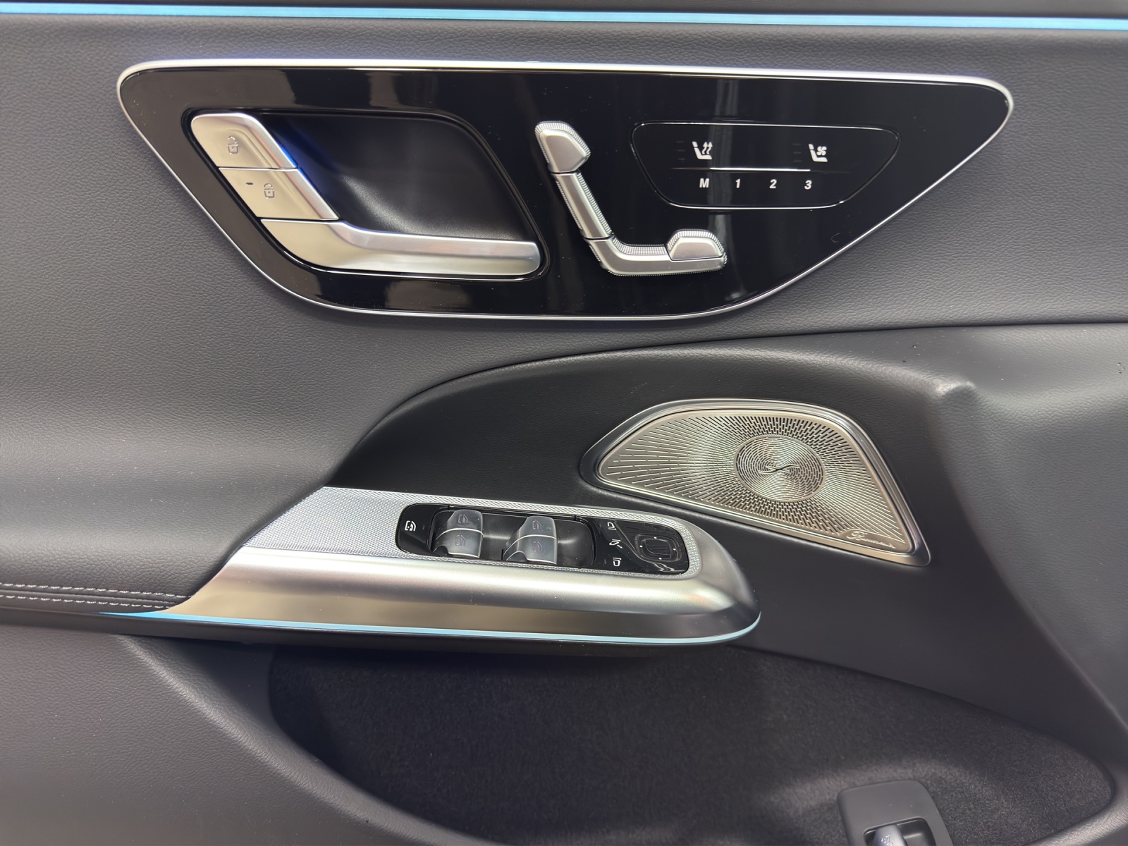 MERCEDES-BENZ E 220 d T 4Matic 9G-Tronic-image-12