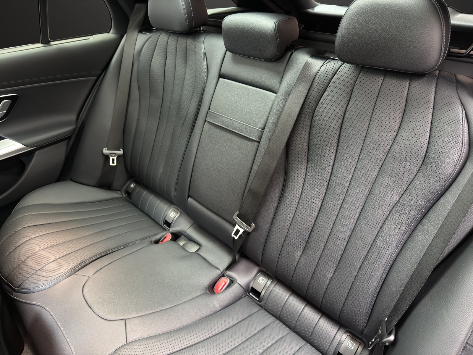 MERCEDES-BENZ E 220 d T 4Matic 9G-Tronic-image-14