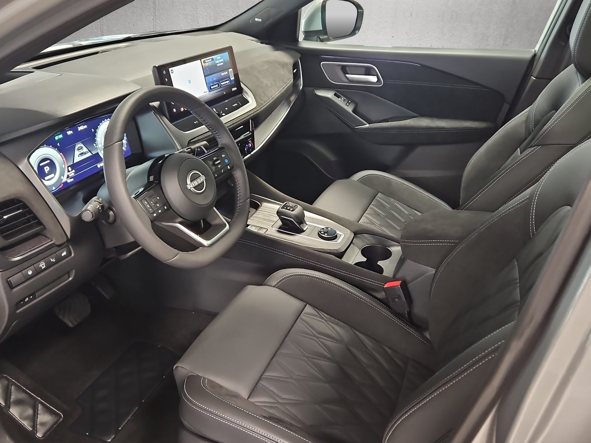 NISSAN Qashqai 1.3 MHEV Tekna+ 4x4-image-9