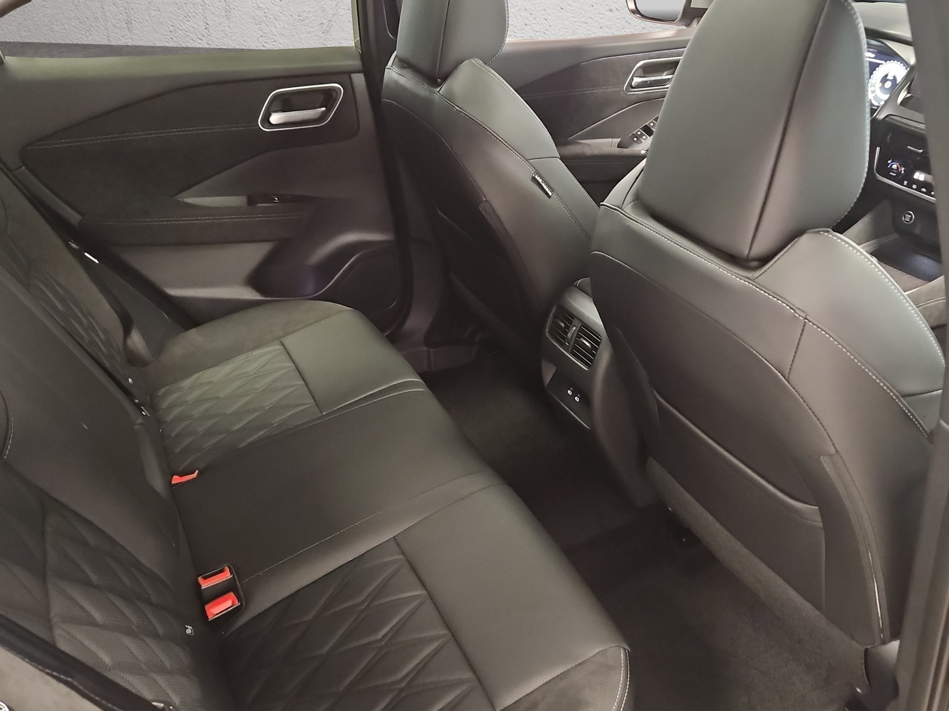 NISSAN Qashqai 1.3 MHEV Tekna+ 4x4-image-21
