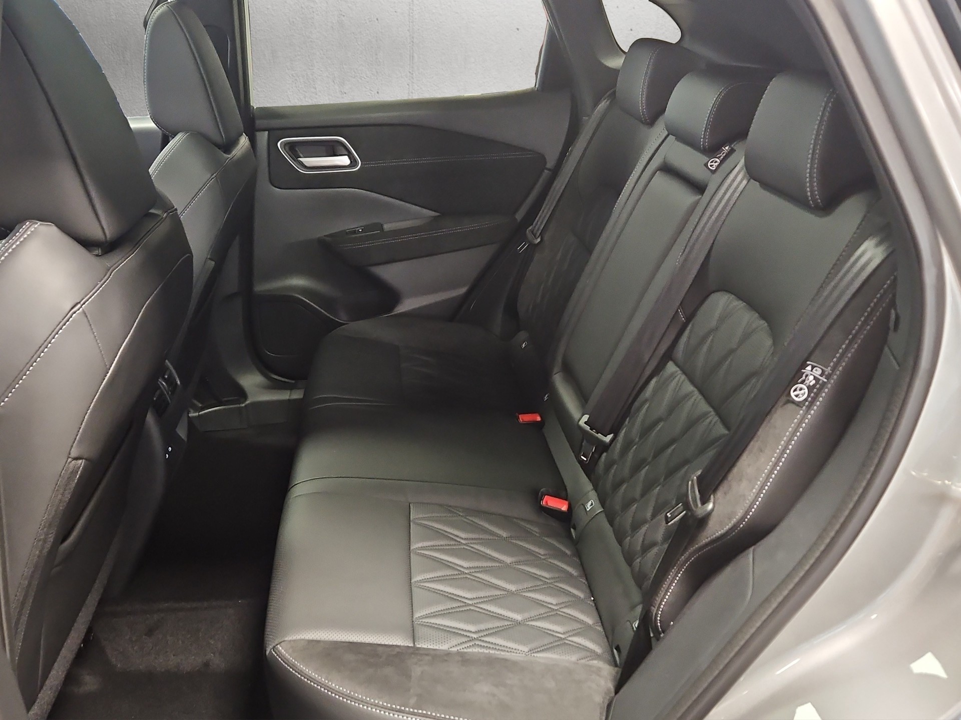 NISSAN Qashqai 1.3 MHEV Tekna+ 4x4-image-10