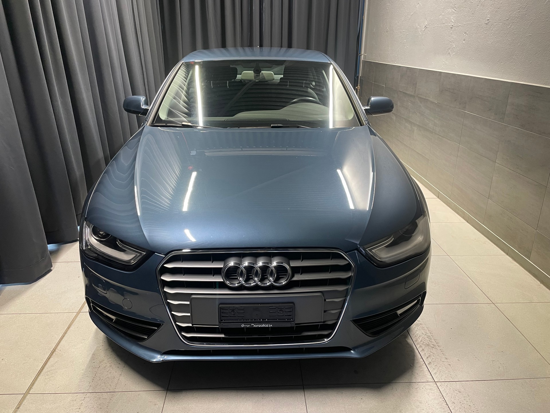 AUDI A4 Limousine 1.8 TFSI multitronic (29)-image-1