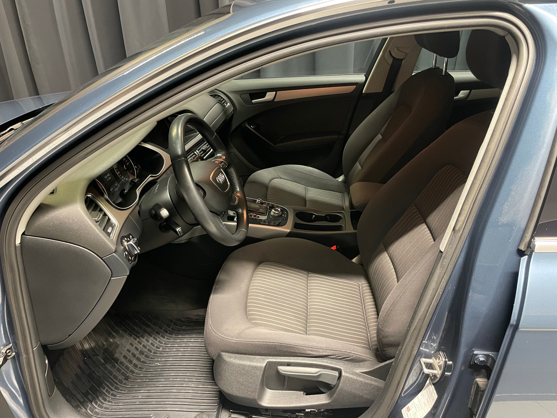 AUDI A4 Limousine 1.8 TFSI multitronic (29)-image-6