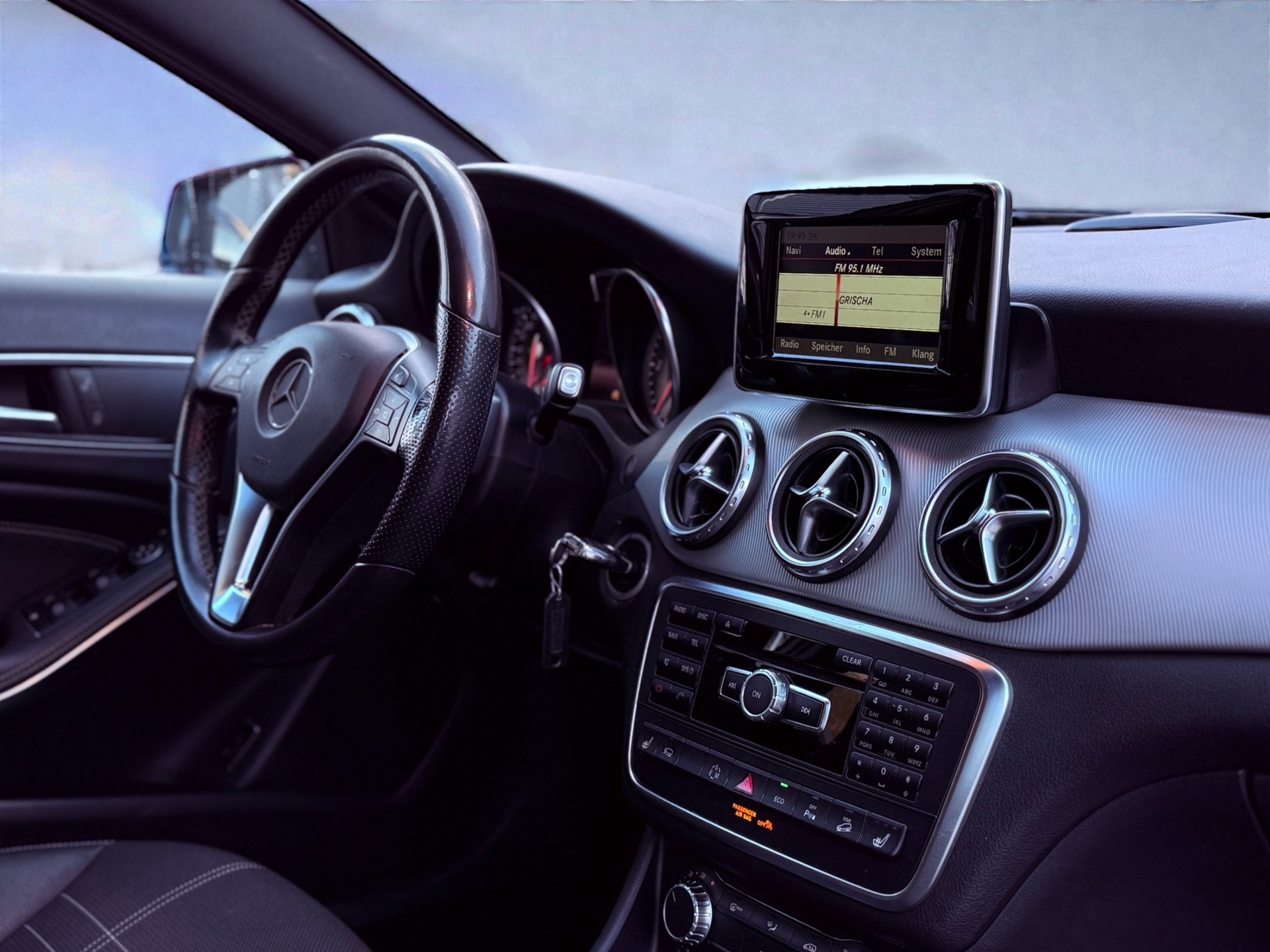 MERCEDES-BENZ GLA 220 CDI Urban 4Matic 7G-DCT-image-5