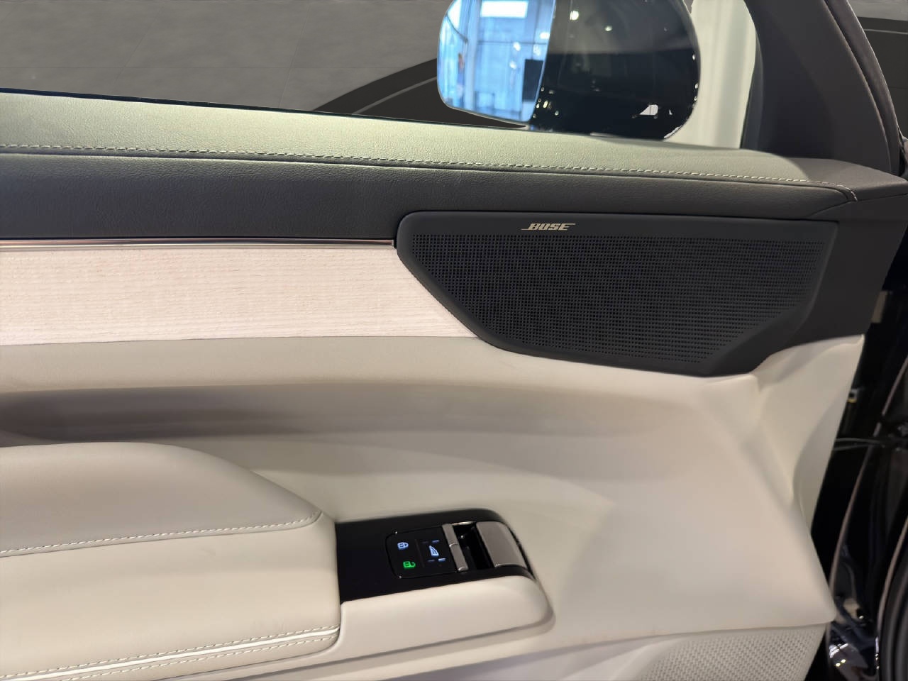 VOLVO ES90 Ultra-image-11