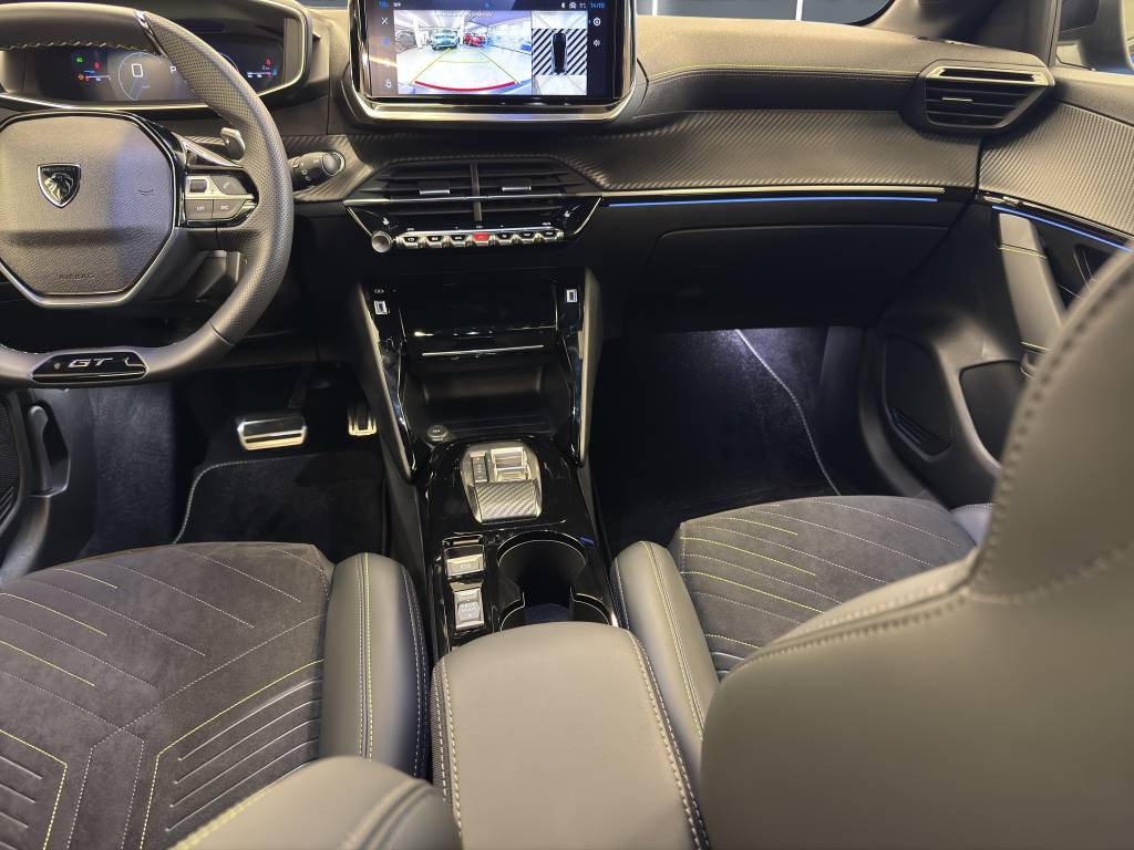 PEUGEOT 208 1.2 MHEV 110 GT-image-6