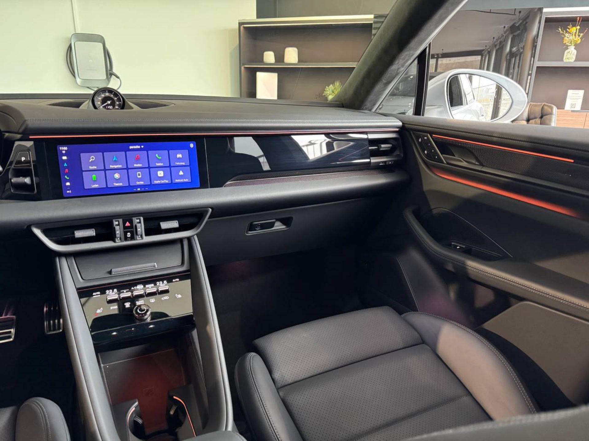 PORSCHE Macan Turbo-image-22