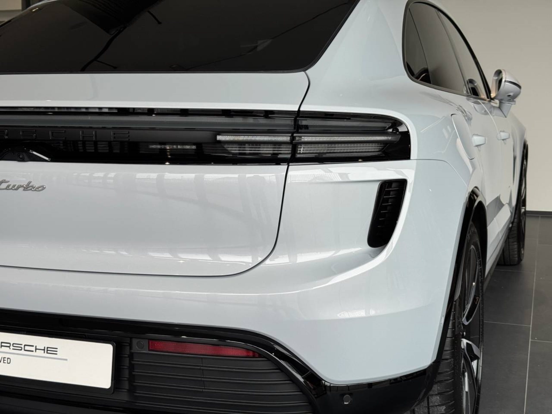 PORSCHE Macan Turbo-image-44