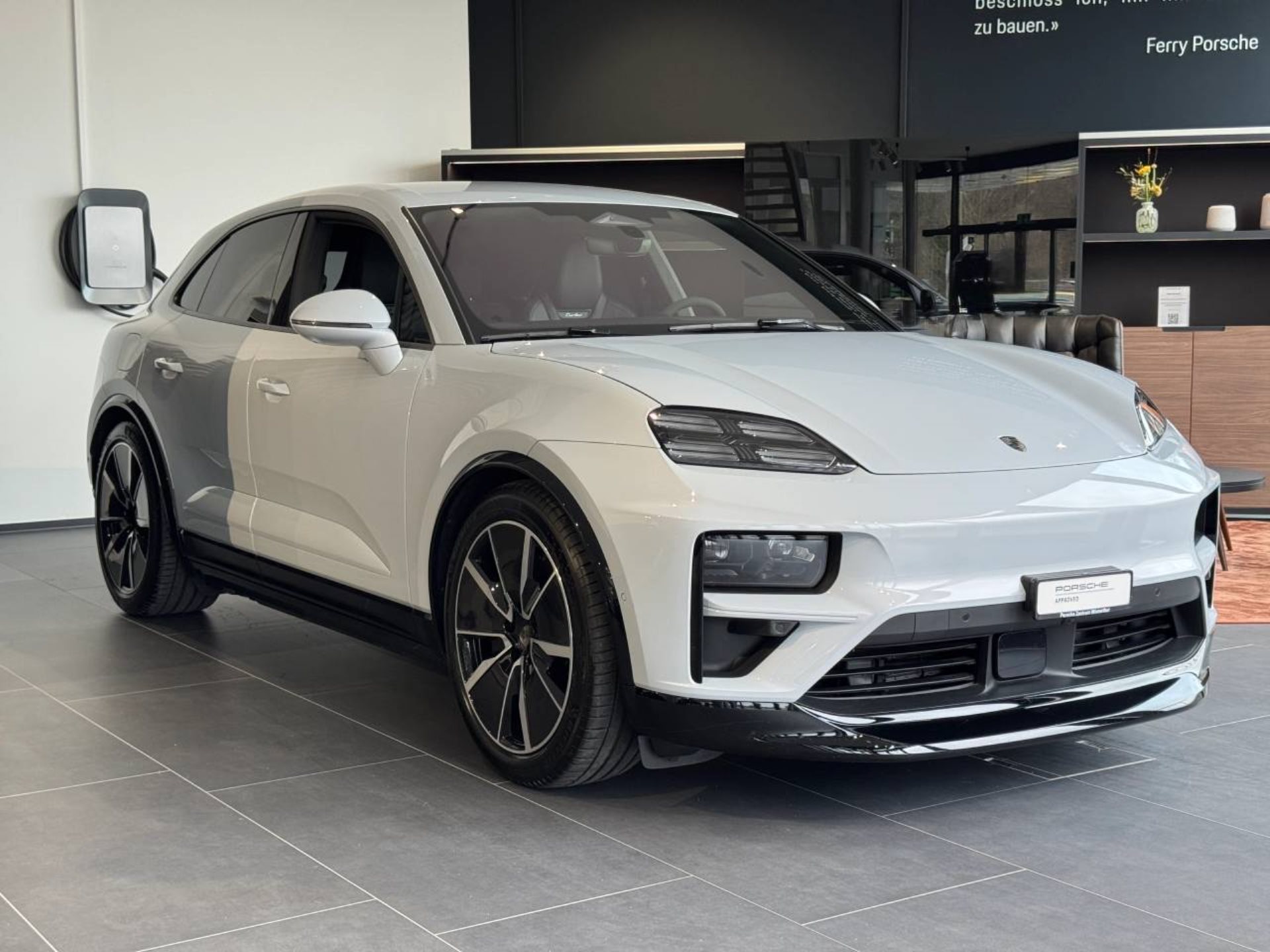 PORSCHE Macan Turbo-image-7