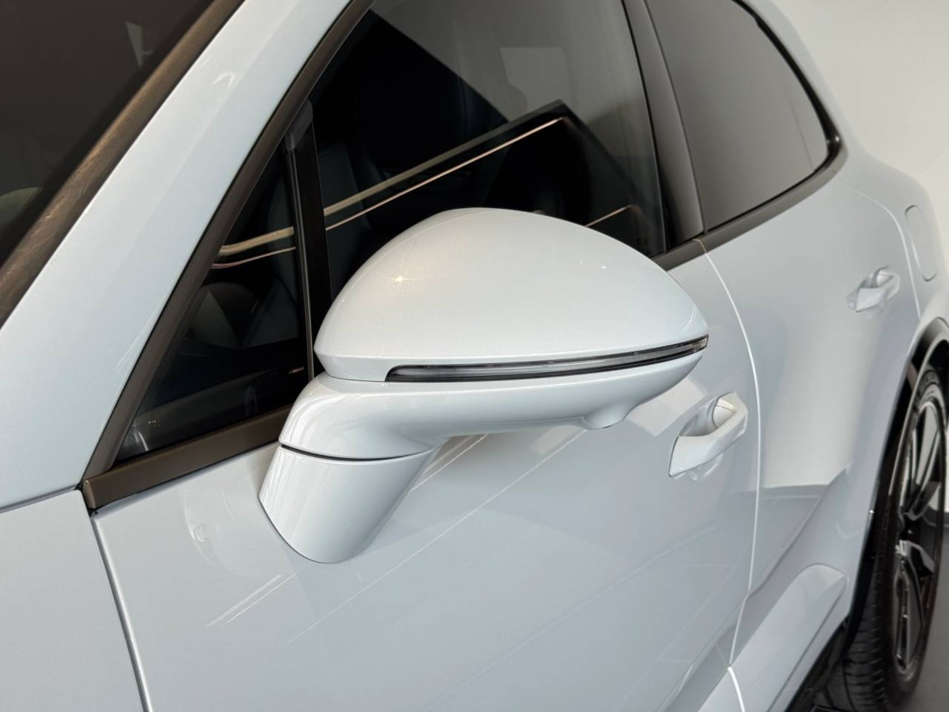 PORSCHE Macan Turbo-image-42