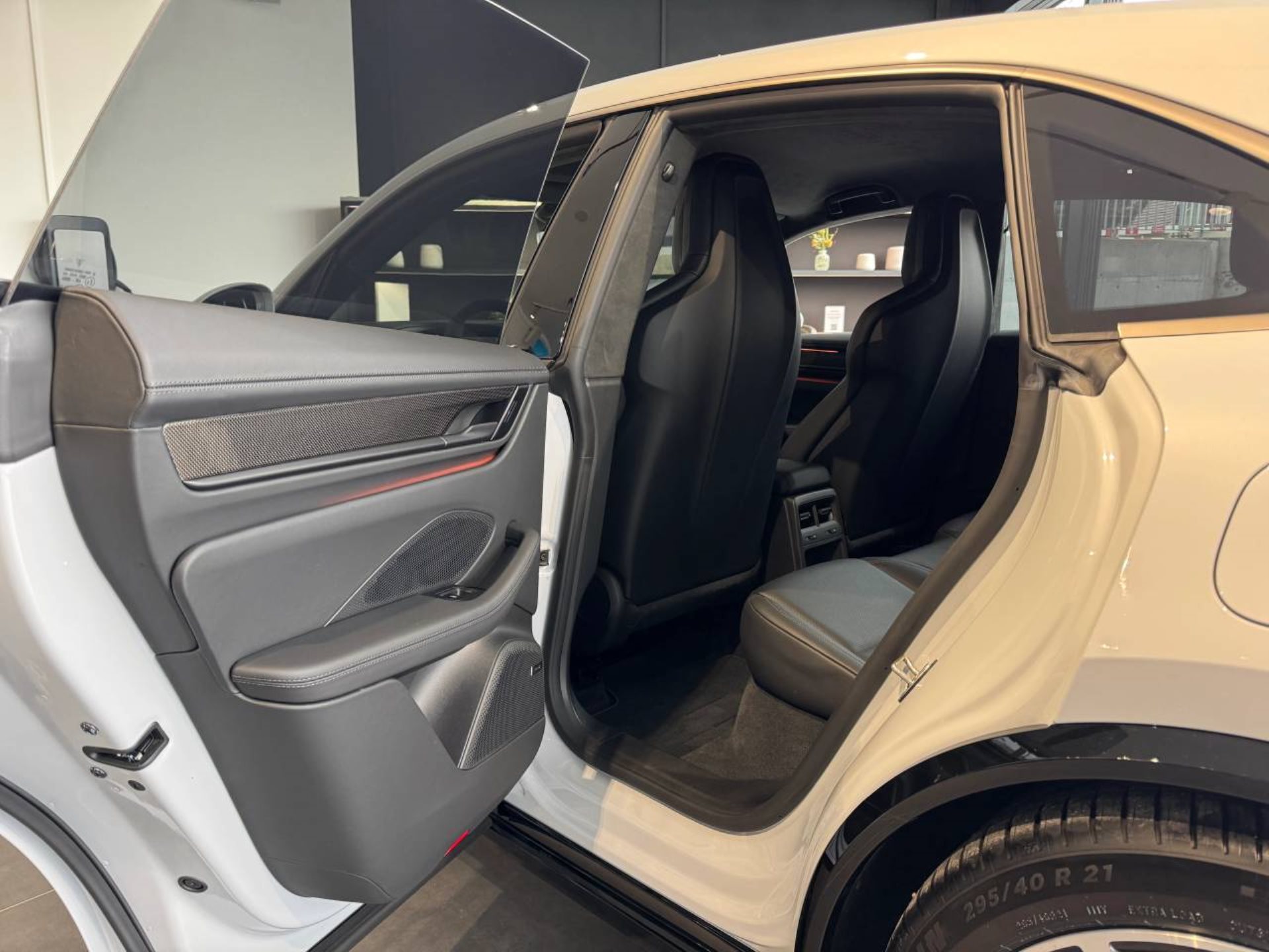 PORSCHE Macan Turbo-image-29