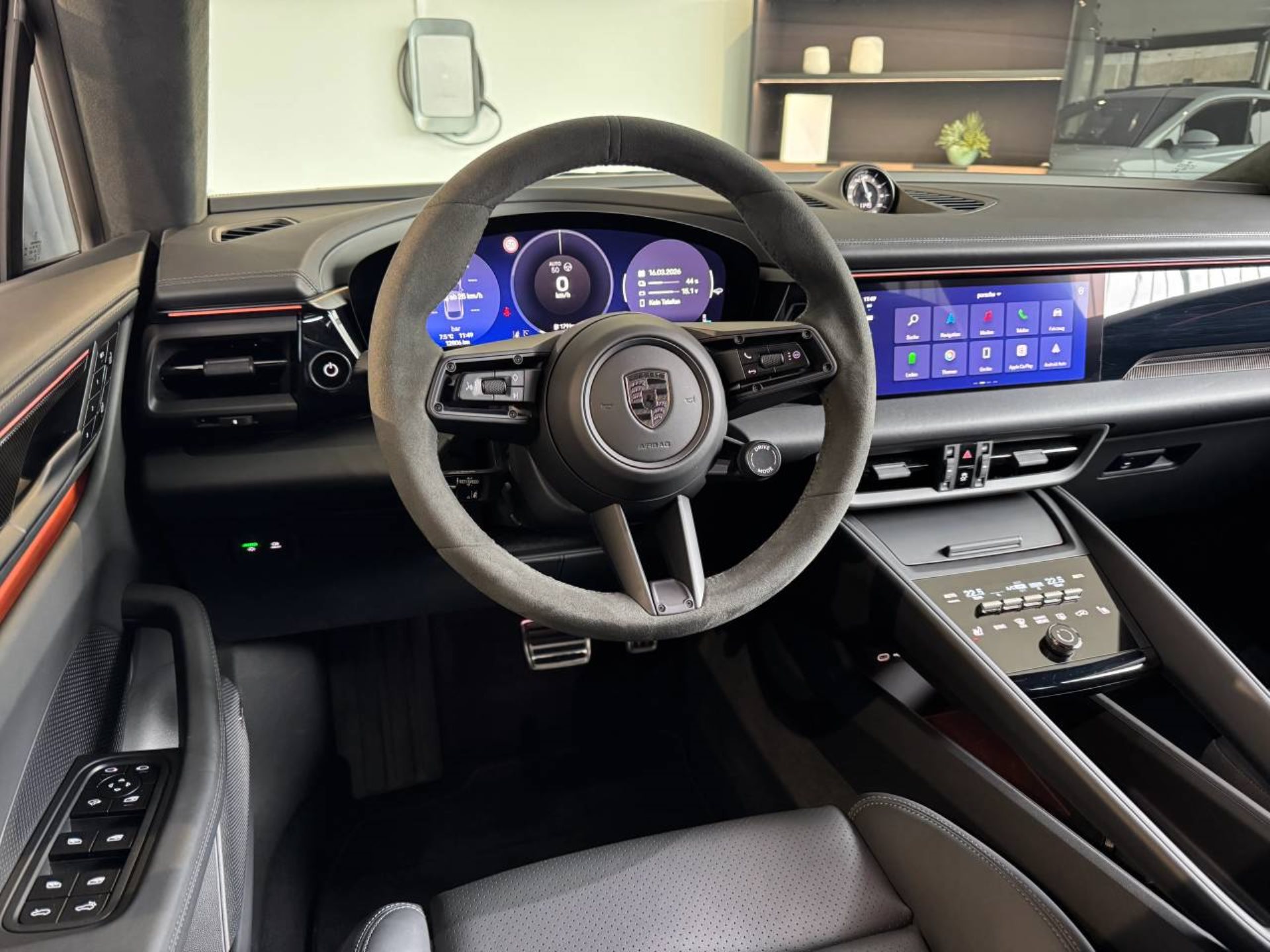 PORSCHE Macan Turbo-image-15