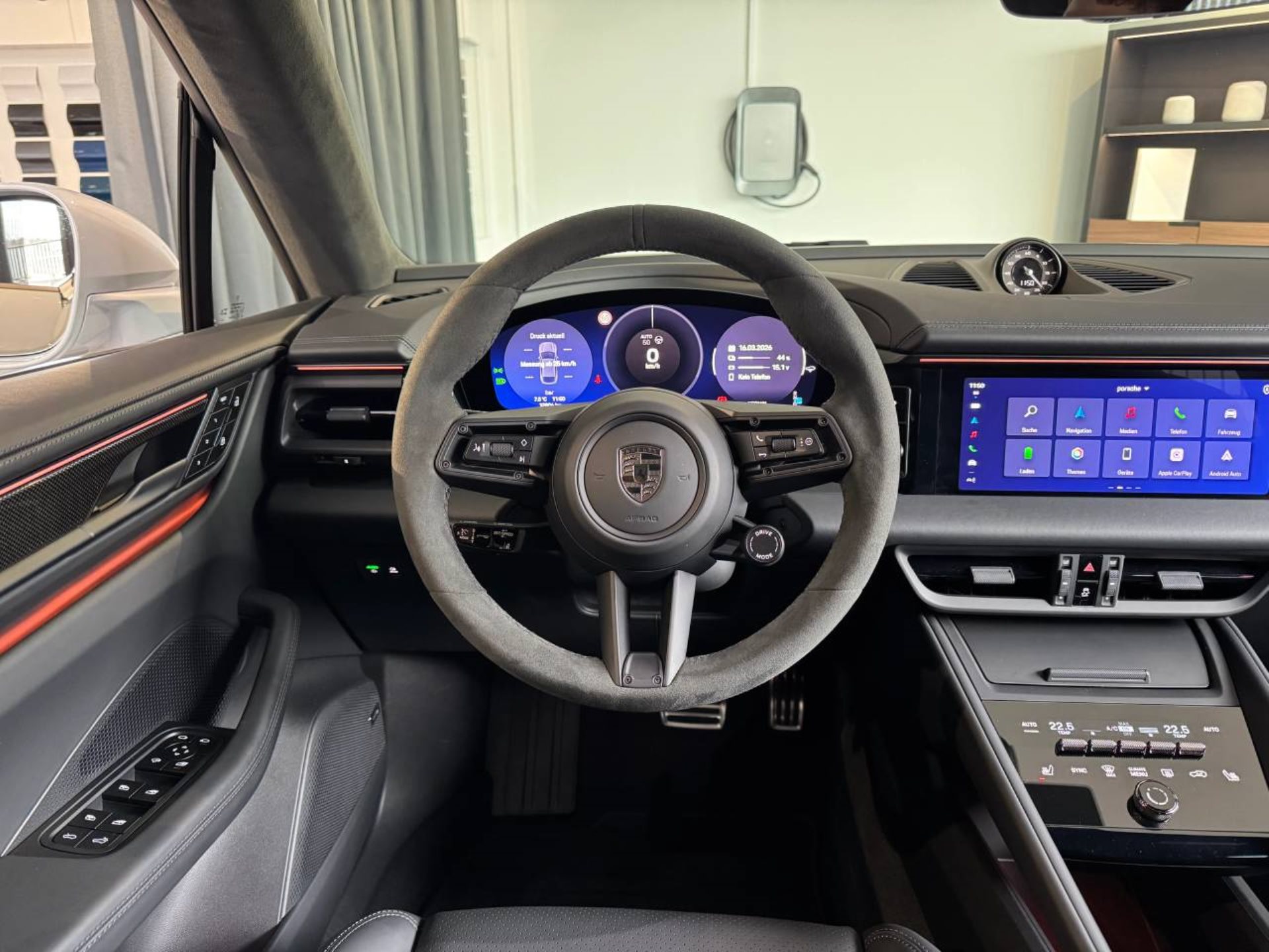 PORSCHE Macan Turbo-image-16