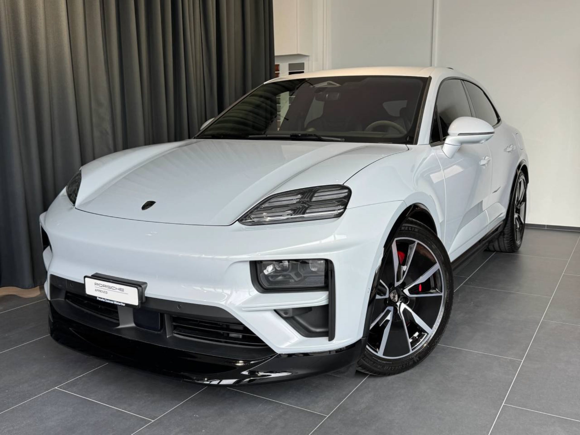 PORSCHE Macan Turbo-image-0