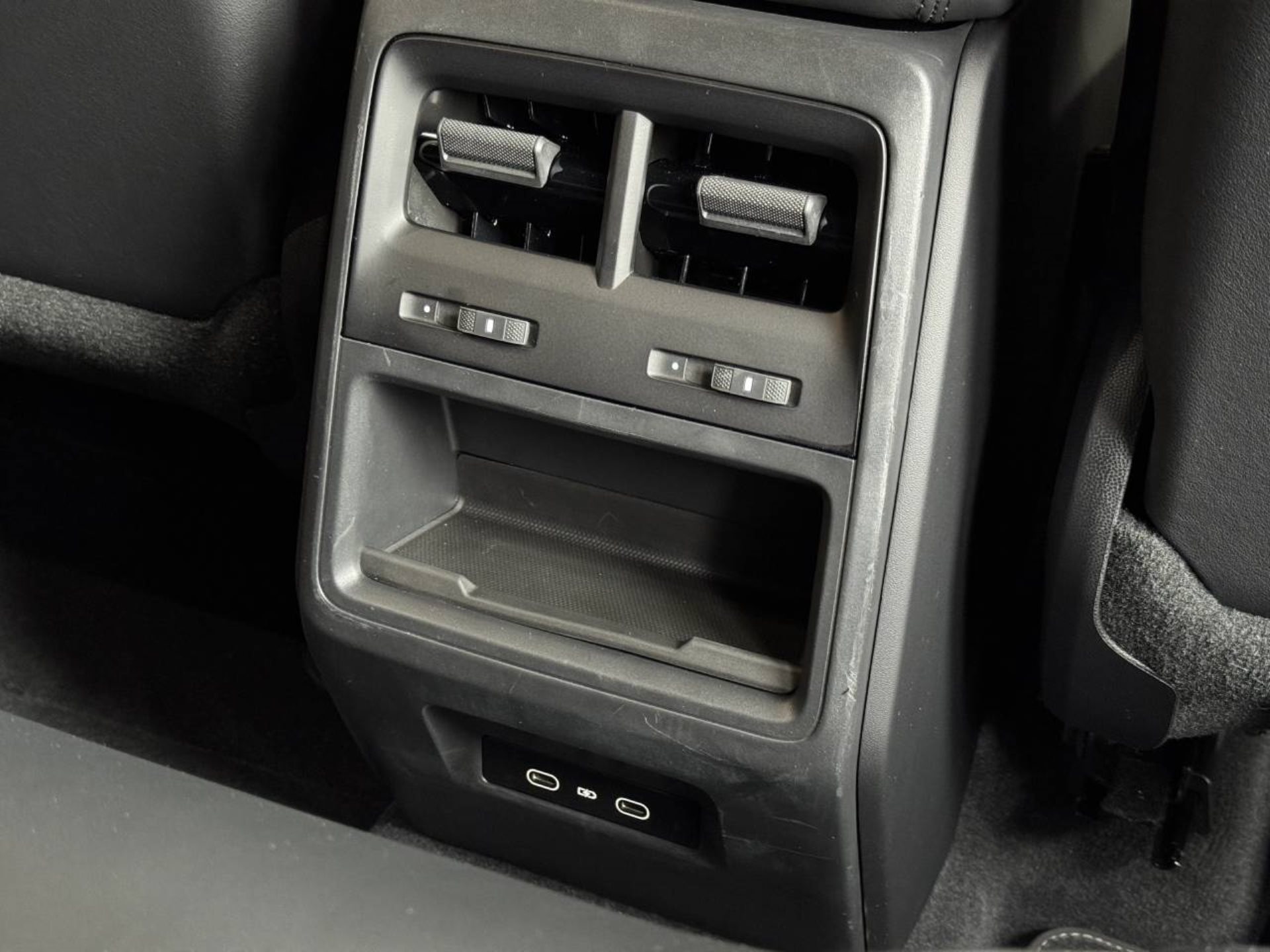 PORSCHE Macan Turbo-image-32