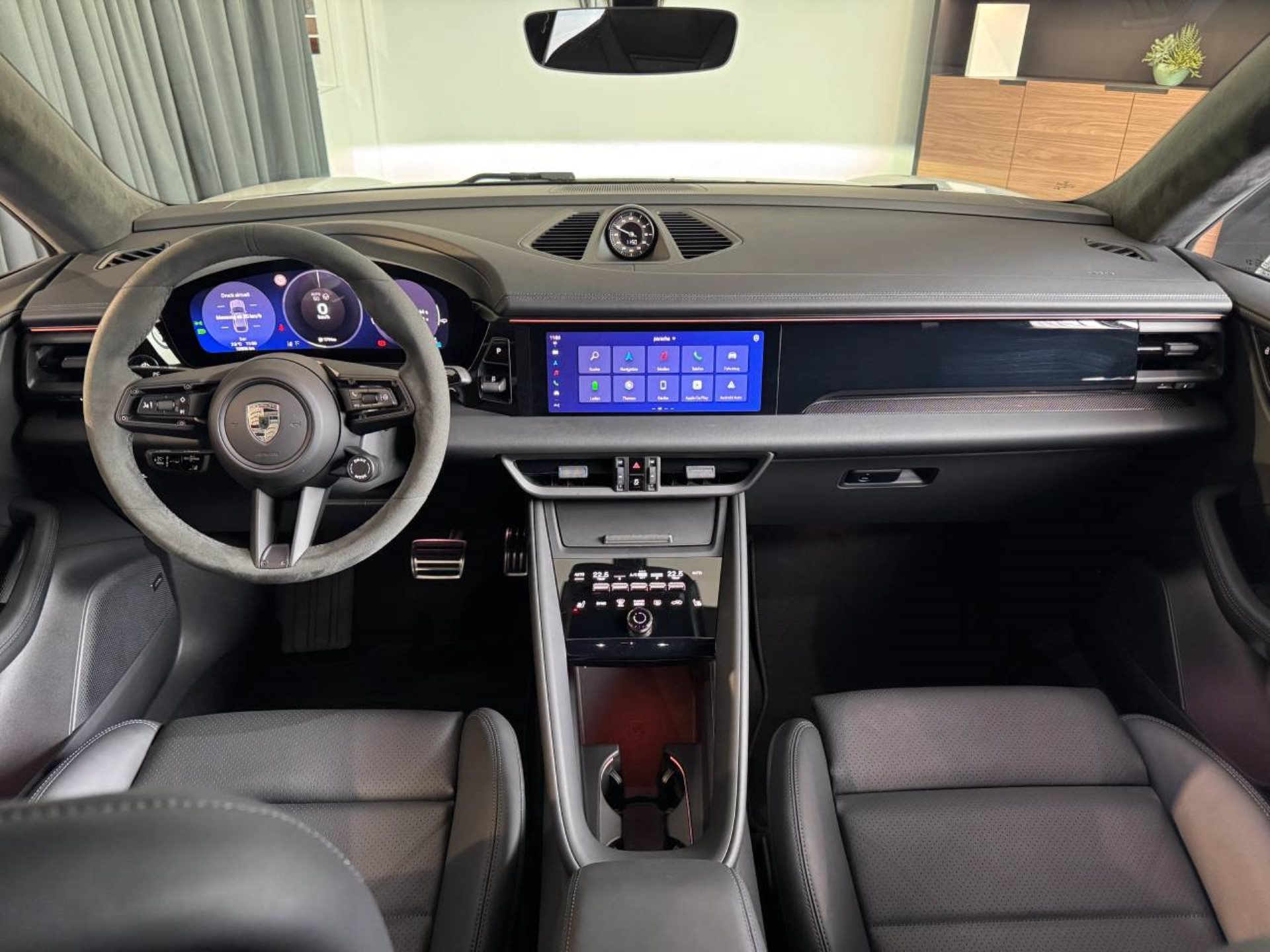 PORSCHE Macan Turbo-image-18