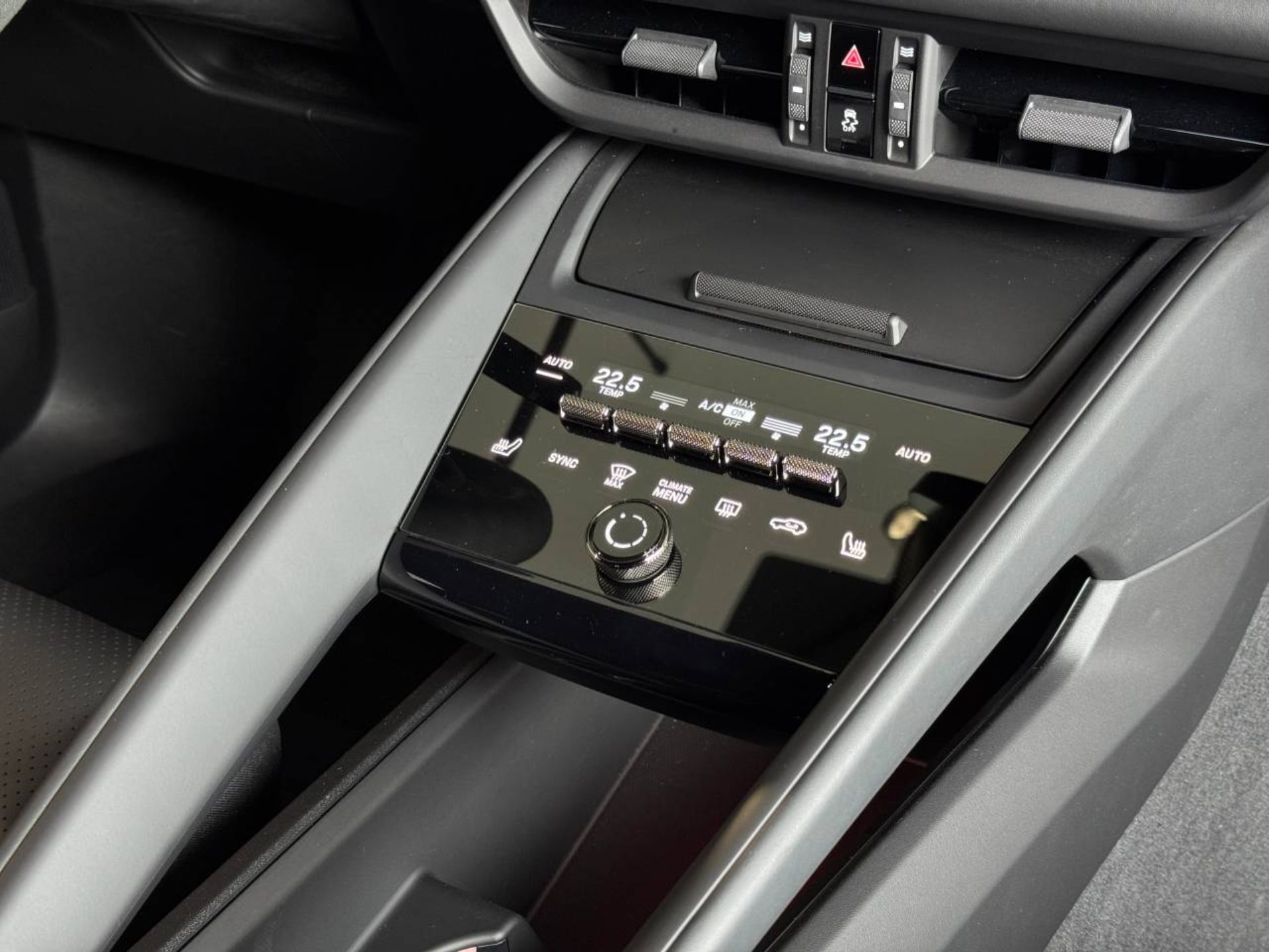 PORSCHE Macan Turbo-image-19